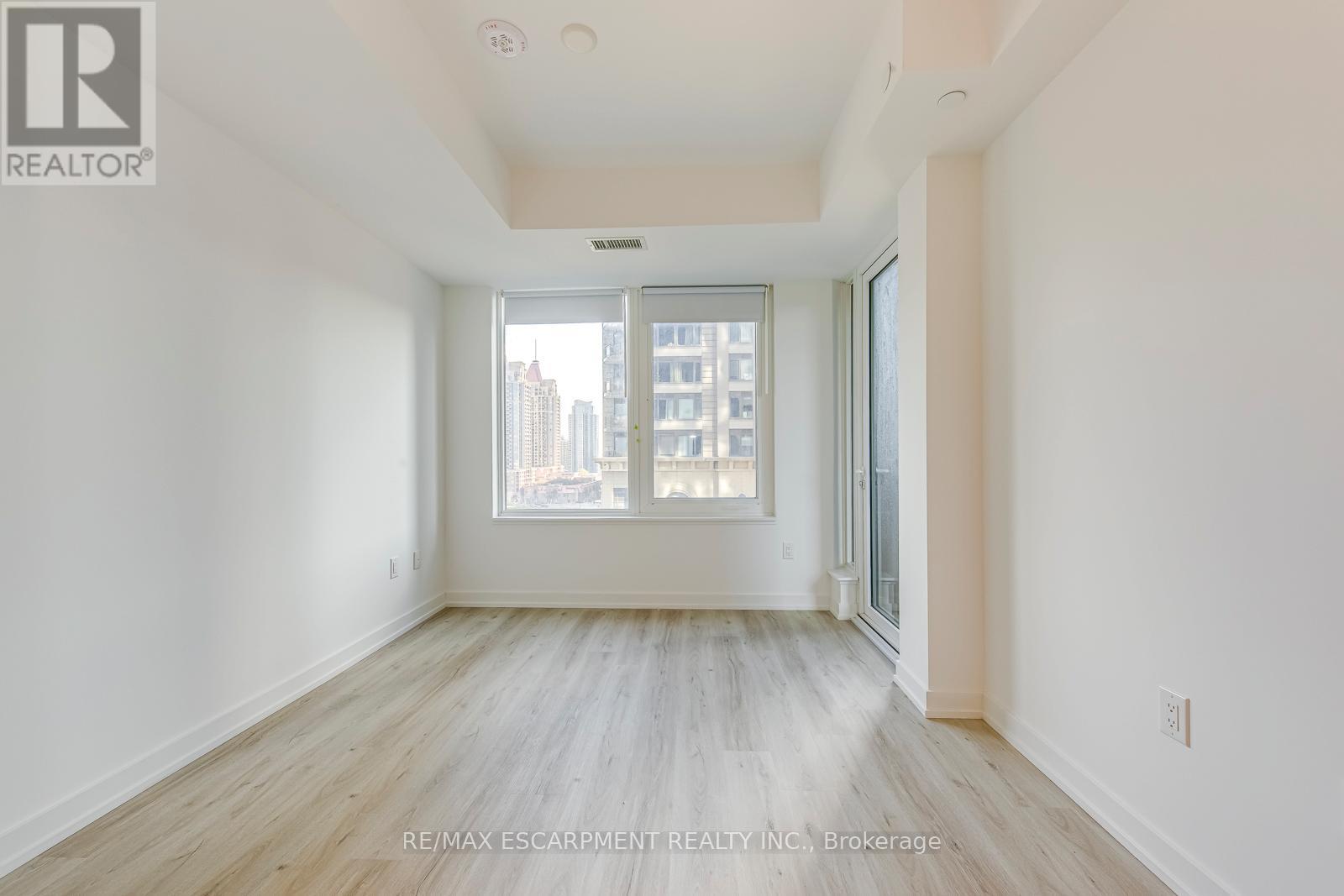 806 - 395 Square One Drive, Mississauga, Ontario  L5B 0P6 - Photo 13 - W12566356