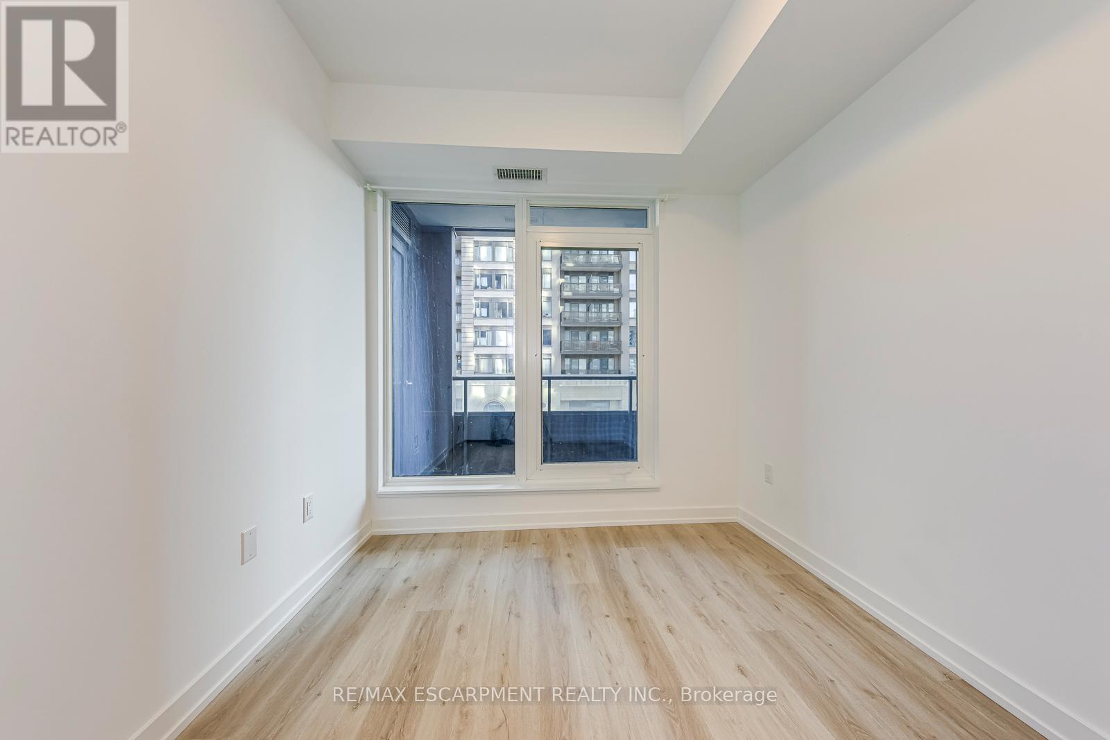 806 - 395 Square One Drive, Mississauga, Ontario  L5B 0P6 - Photo 20 - W12566356