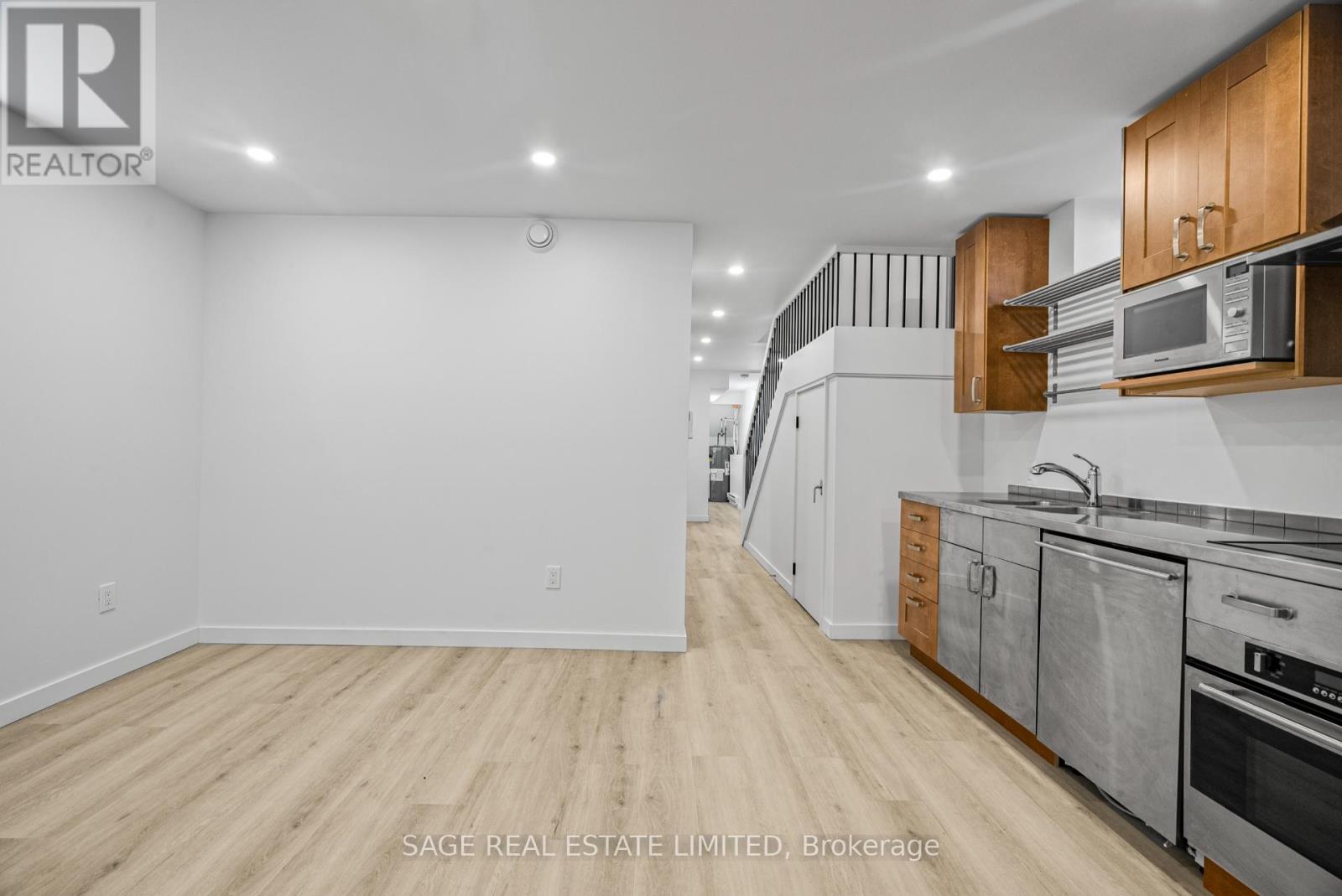 Lower - 25 Chamberlain Avenue, Toronto, Ontario  M6E 4J7 - Photo 12 - W12566374