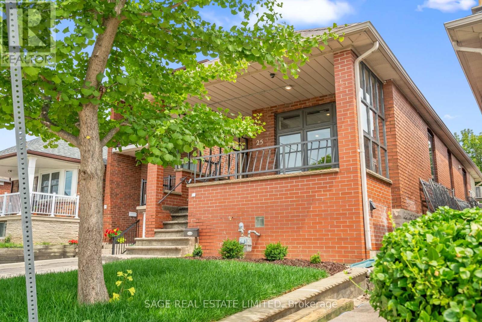 Lower - 25 Chamberlain Avenue, Toronto, Ontario  M6E 4J7 - Photo 2 - W12566374