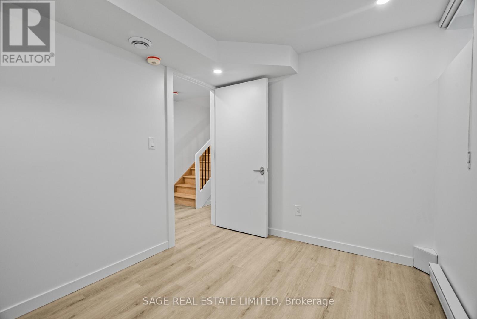 Lower - 25 Chamberlain Avenue, Toronto, Ontario  M6E 4J7 - Photo 24 - W12566374
