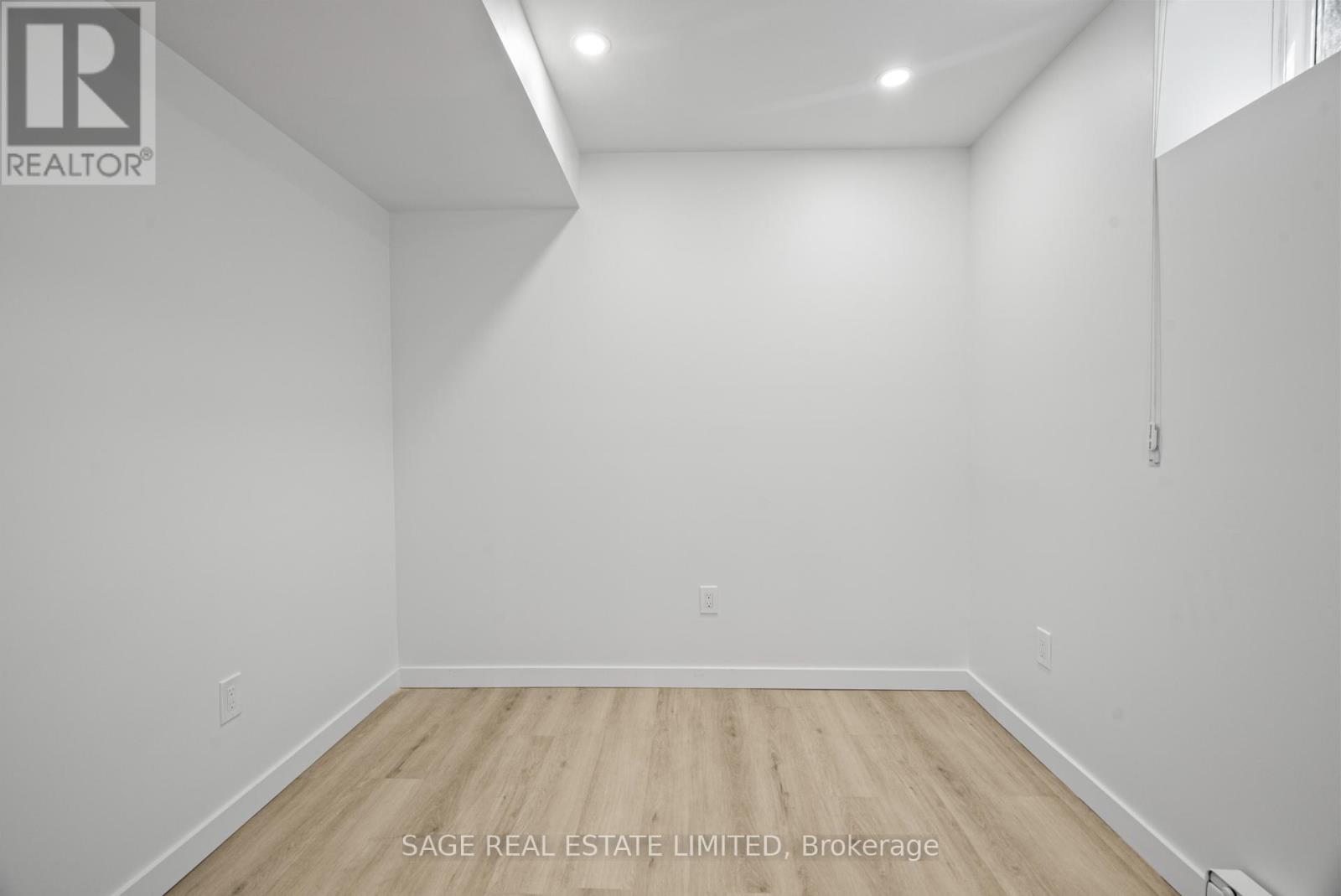 Lower - 25 Chamberlain Avenue, Toronto, Ontario  M6E 4J7 - Photo 26 - W12566374