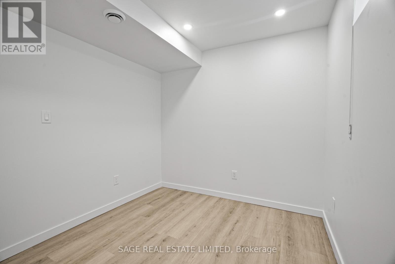 Lower - 25 Chamberlain Avenue, Toronto, Ontario  M6E 4J7 - Photo 27 - W12566374