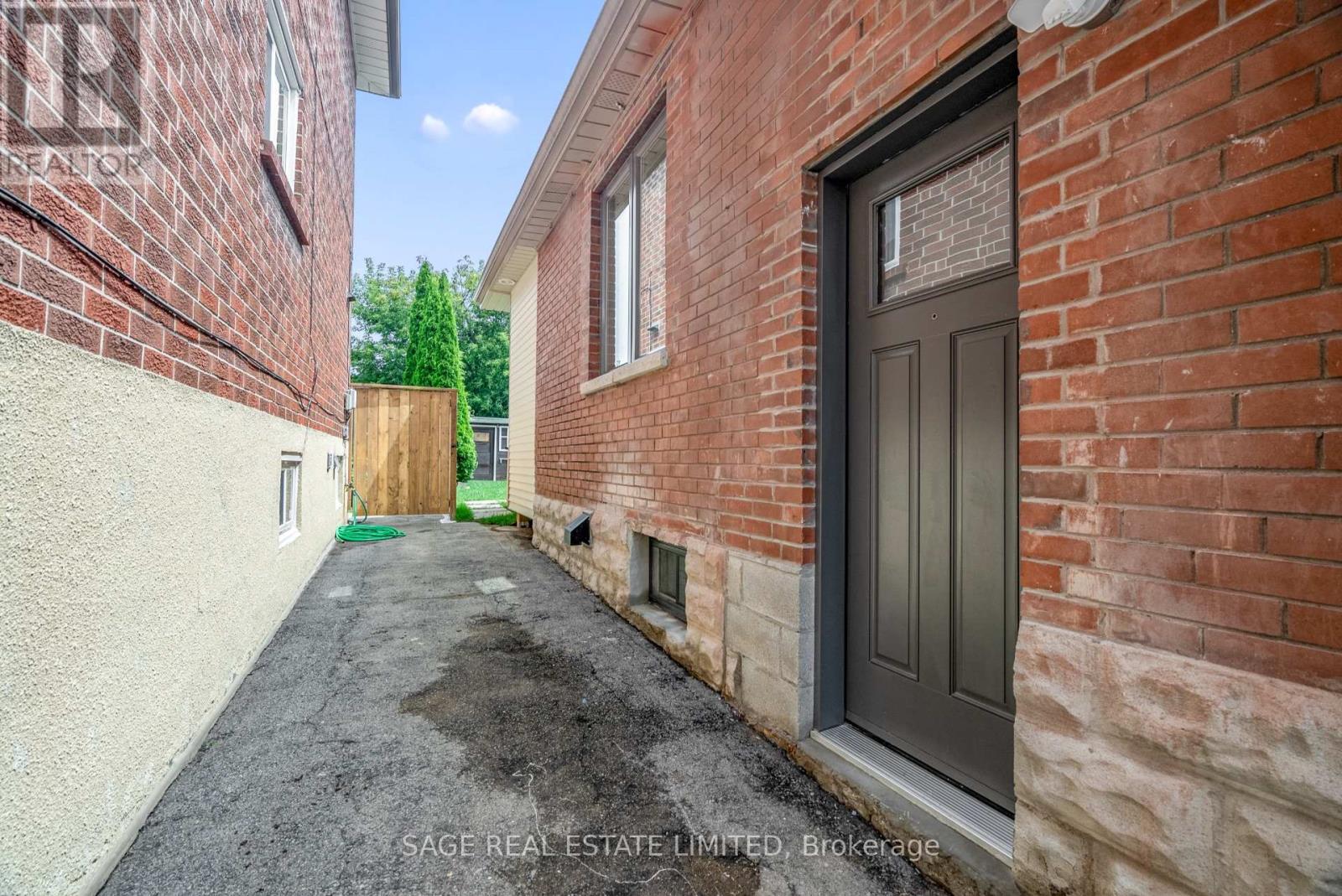 Lower - 25 Chamberlain Avenue, Toronto, Ontario  M6E 4J7 - Photo 3 - W12566374