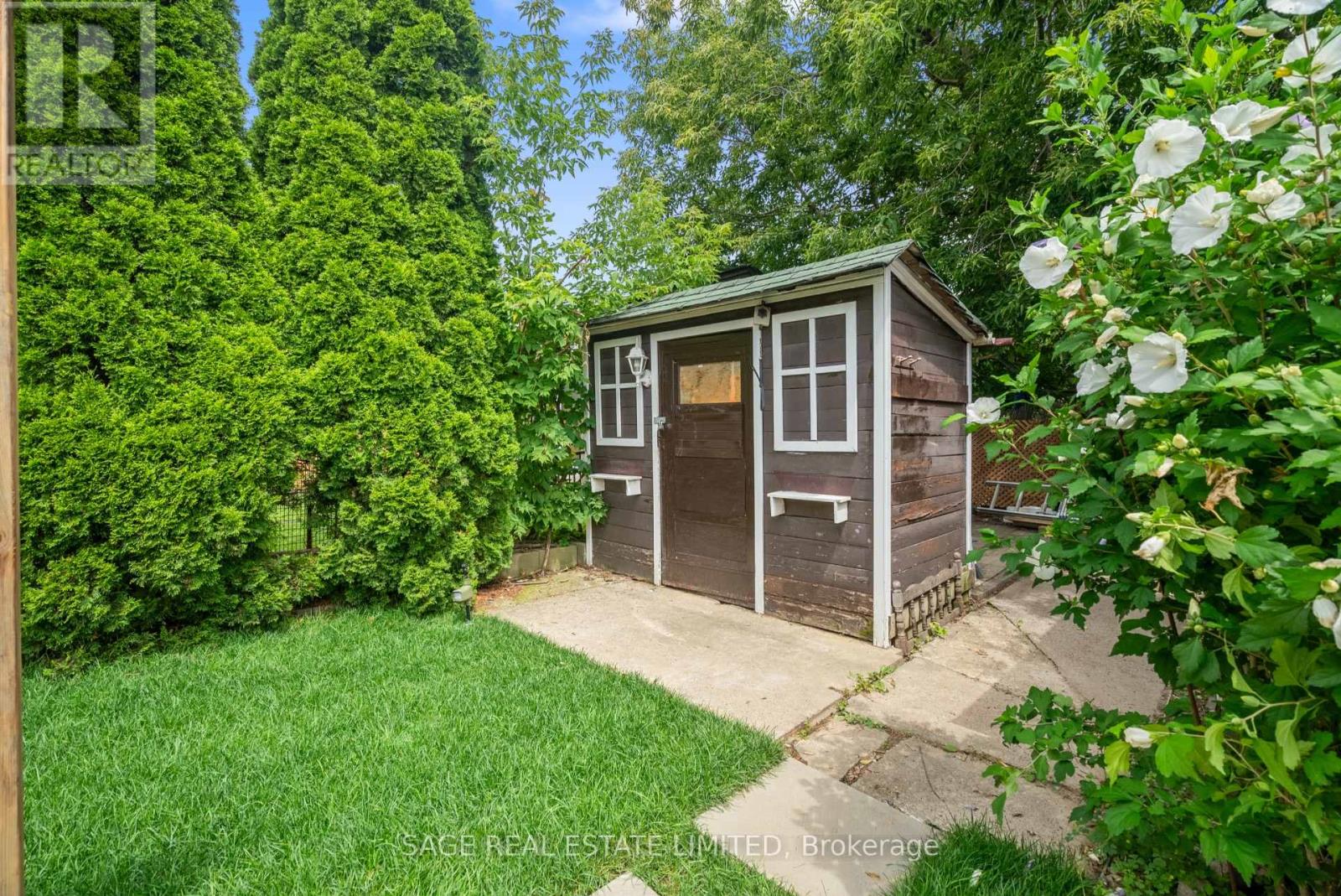 Lower - 25 Chamberlain Avenue, Toronto, Ontario  M6E 4J7 - Photo 37 - W12566374