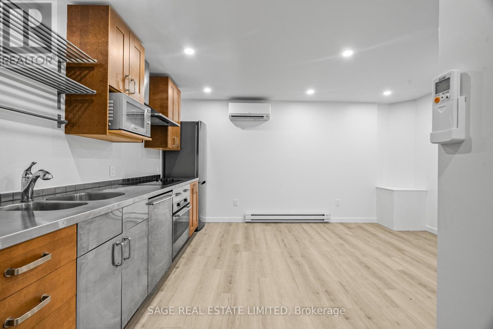 Lower - 25 Chamberlain Avenue, Toronto, Ontario  M6E 4J7 - Photo 7 - W12566374