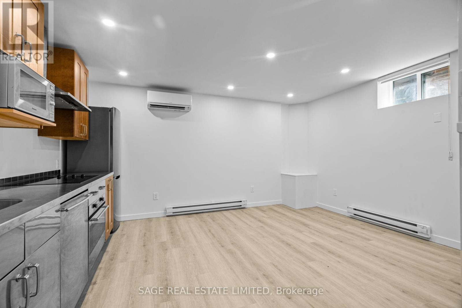 Lower - 25 Chamberlain Avenue, Toronto, Ontario  M6E 4J7 - Photo 8 - W12566374