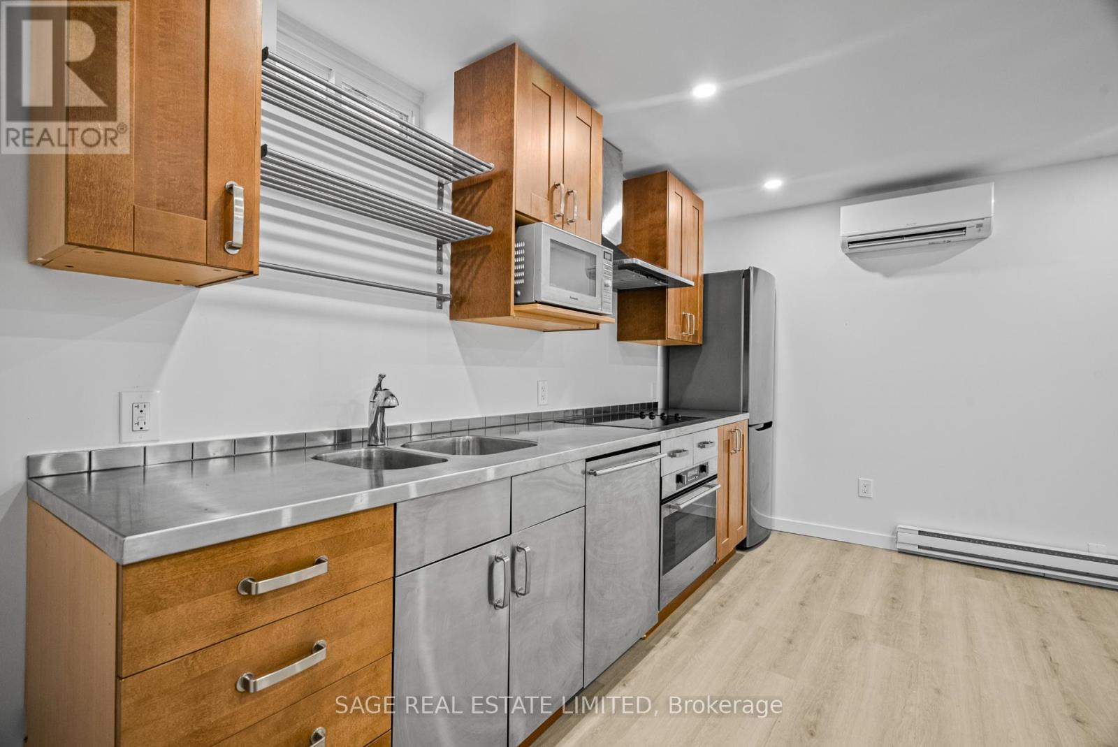 Lower - 25 Chamberlain Avenue, Toronto, Ontario  M6E 4J7 - Photo 9 - W12566374