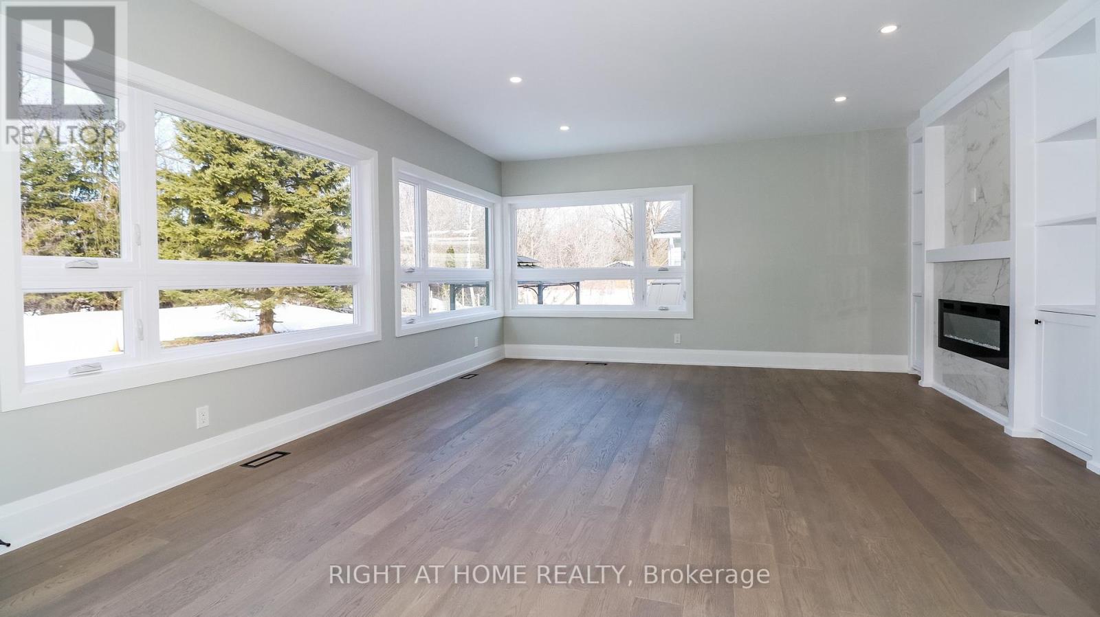 1012 Ferrier Avenue, Innisfil, Ontario  L0L 1W0 - Photo 7 - N12353779