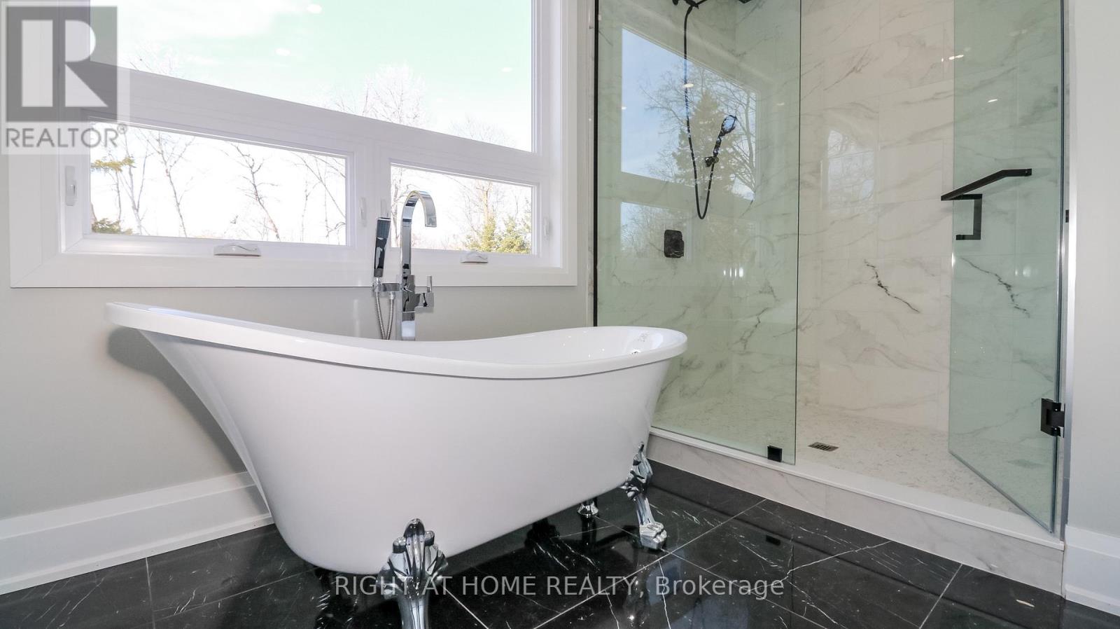 1012 Ferrier Avenue, Innisfil, Ontario  L0L 1W0 - Photo 14 - N12353779