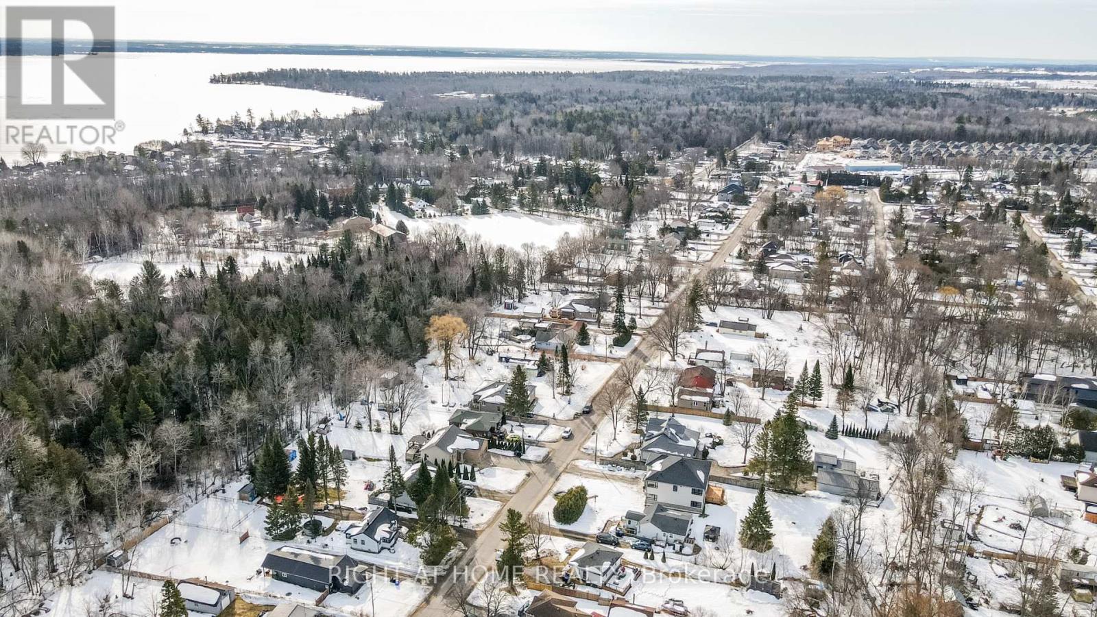1012 Ferrier Avenue, Innisfil, Ontario  L0L 1W0 - Photo 20 - N12353779