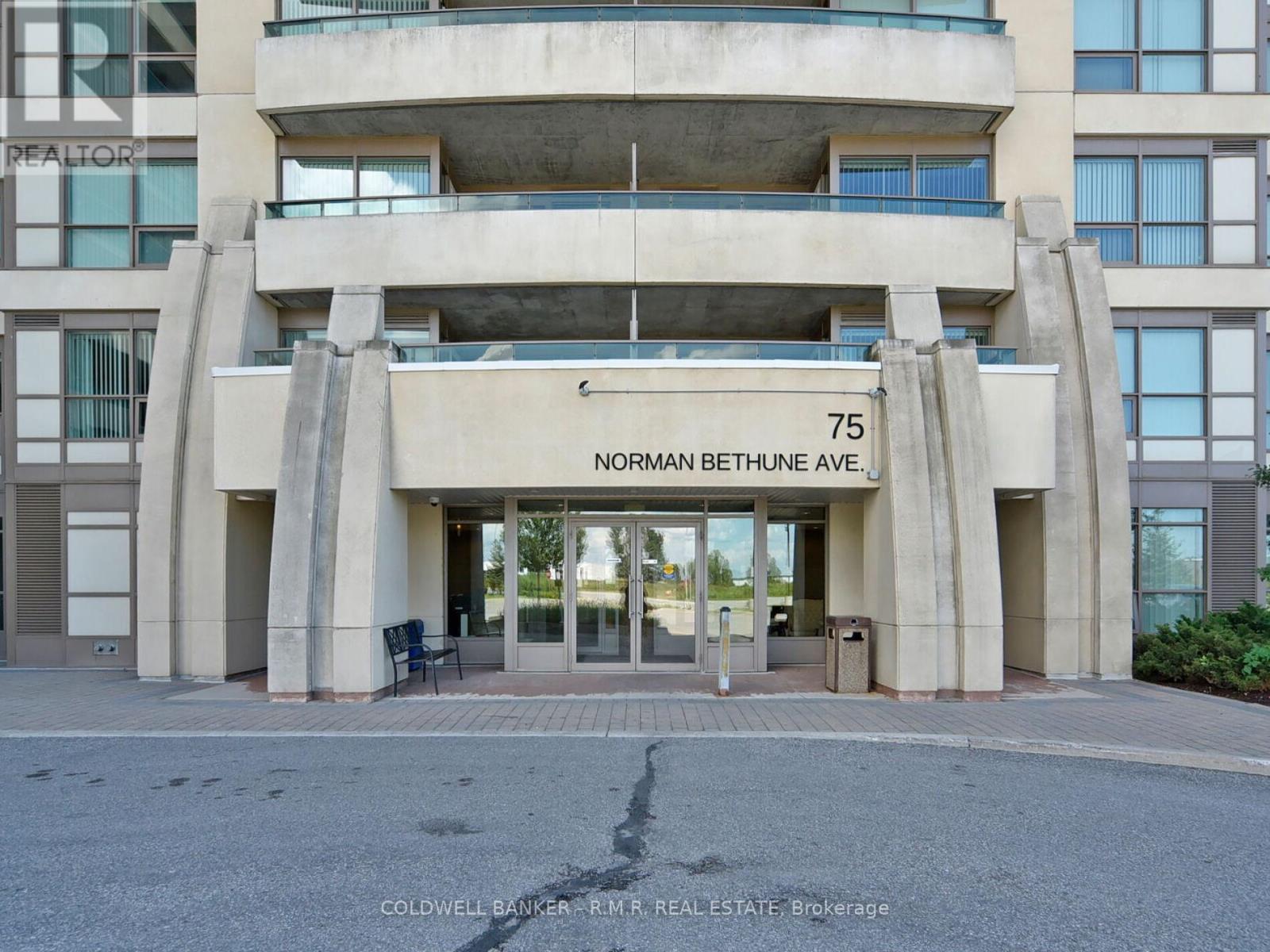 211 - 75 Norman Bethune Avenue, Richmond Hill, Ontario  L4B 0B6 - Photo 4 - N12566566