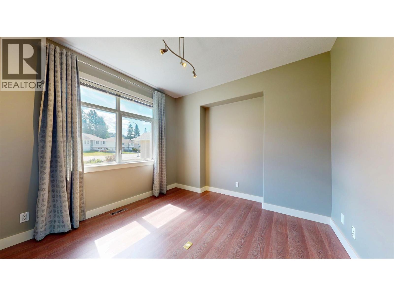 1631 Mt. Pyramid Crescent, Cranbrook, British Columbia  V1C 6K8 - Photo 5 - 10369797