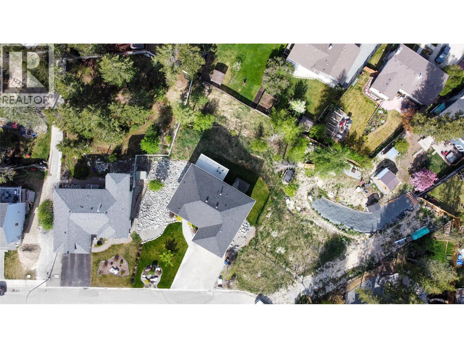 1631 Mt. Pyramid Crescent, Cranbrook, British Columbia  V1C 6K8 - Photo 2 - 10369797