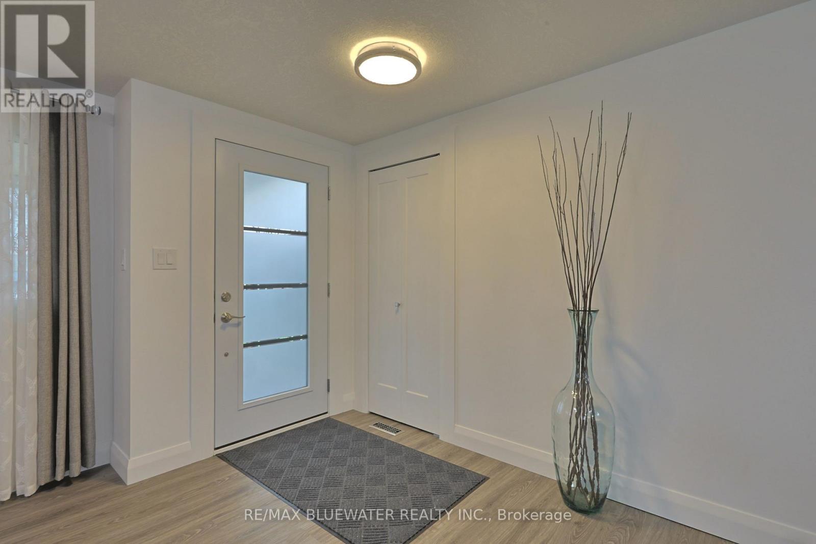 46 St Andrews Place, South Huron, Ontario  N0M 1T0 - Photo 10 - X12566458