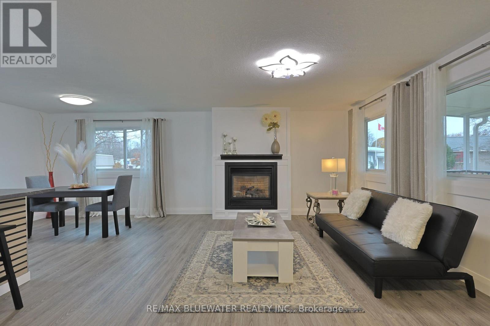 46 St Andrews Place, South Huron, Ontario  N0M 1T0 - Photo 12 - X12566458