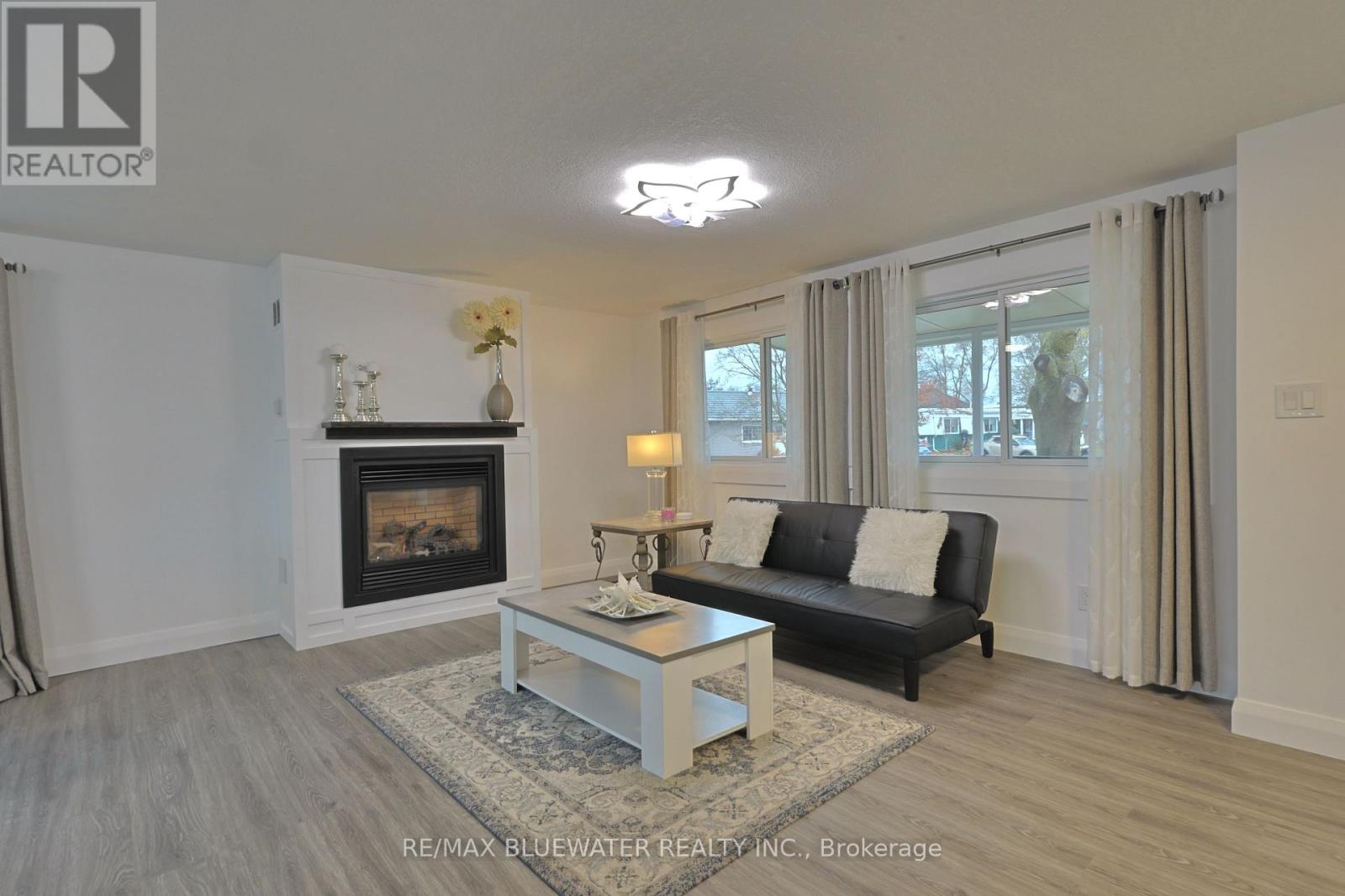 46 St Andrews Place, South Huron, Ontario  N0M 1T0 - Photo 13 - X12566458