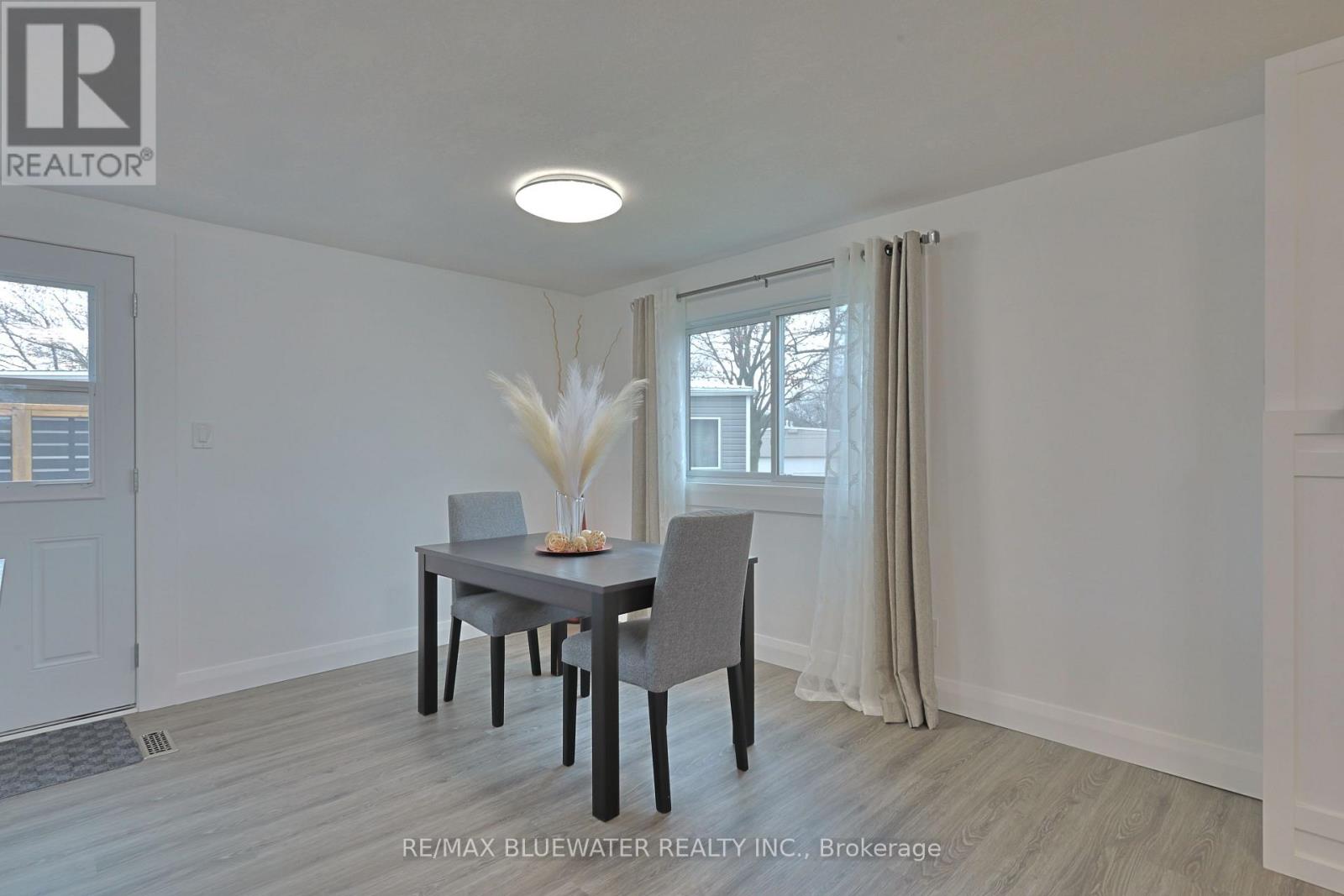 46 St Andrews Place, South Huron, Ontario  N0M 1T0 - Photo 15 - X12566458