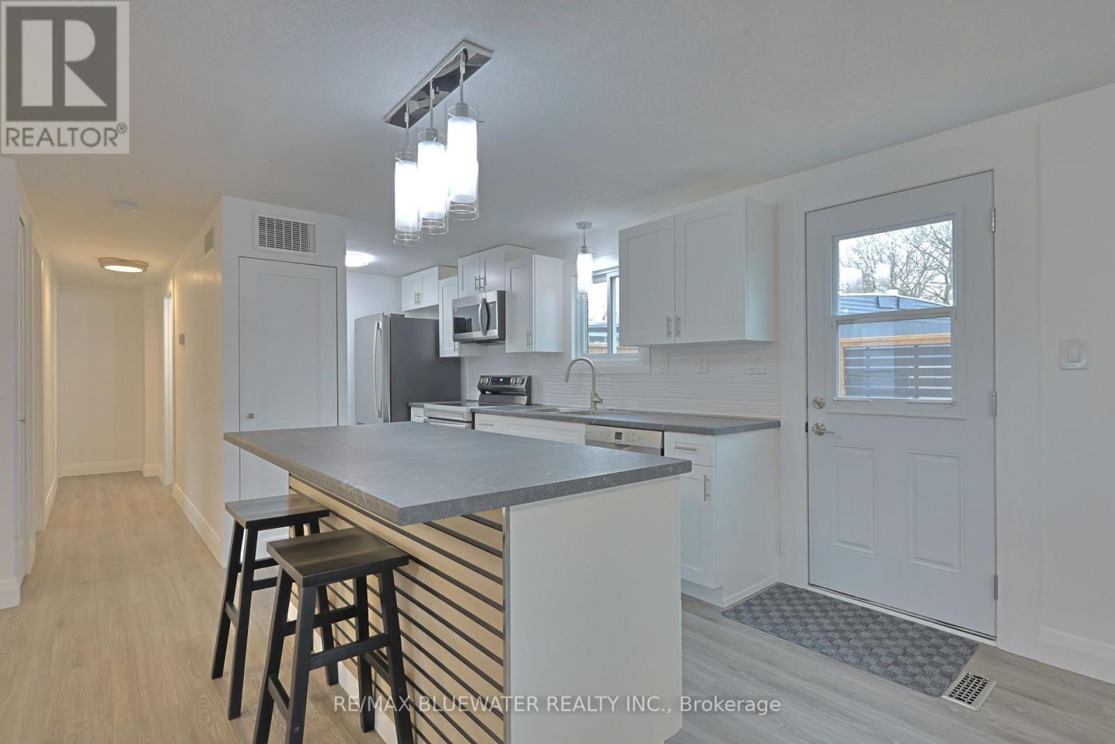 46 St Andrews Place, South Huron, Ontario  N0M 1T0 - Photo 18 - X12566458