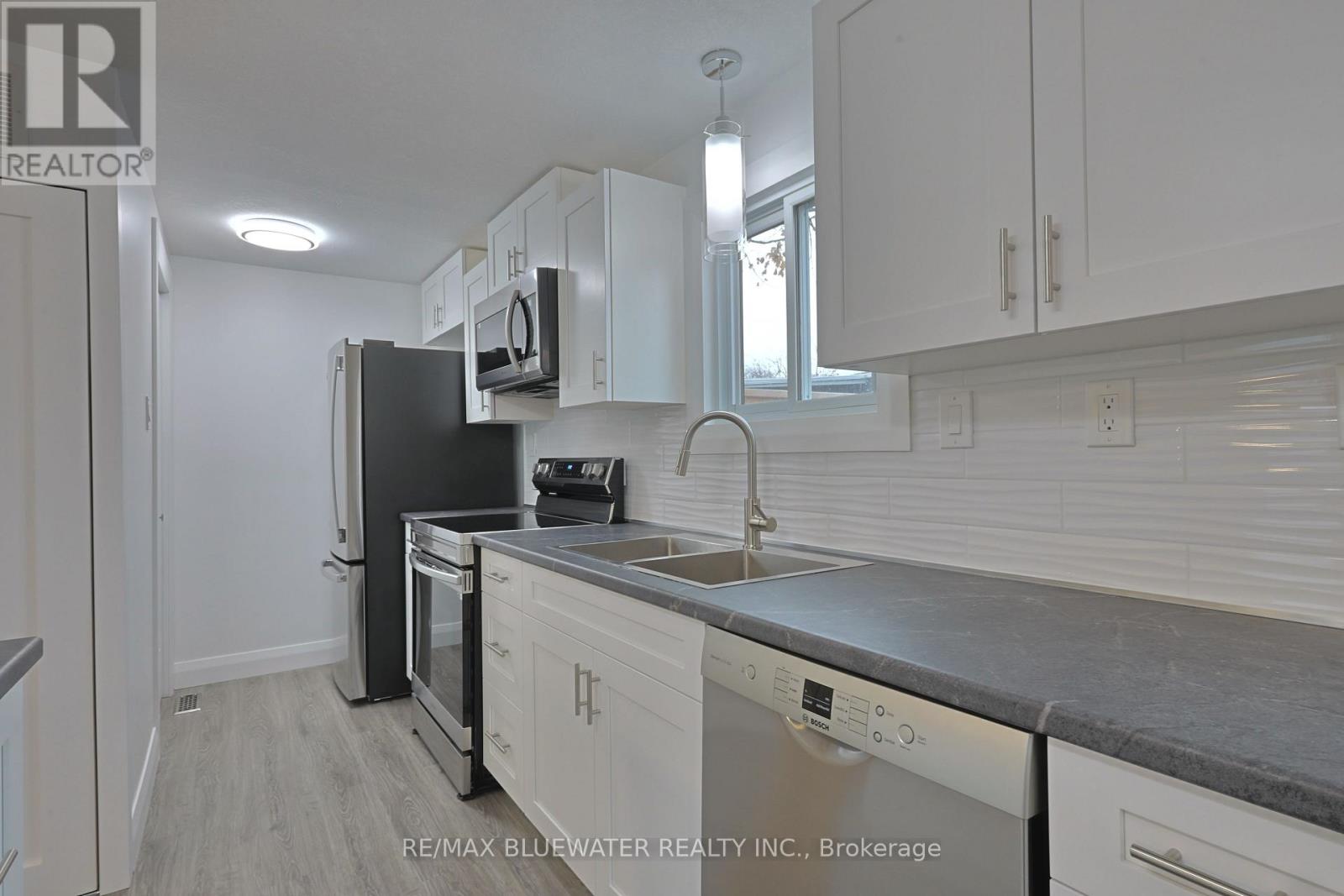 46 St Andrews Place, South Huron, Ontario  N0M 1T0 - Photo 21 - X12566458