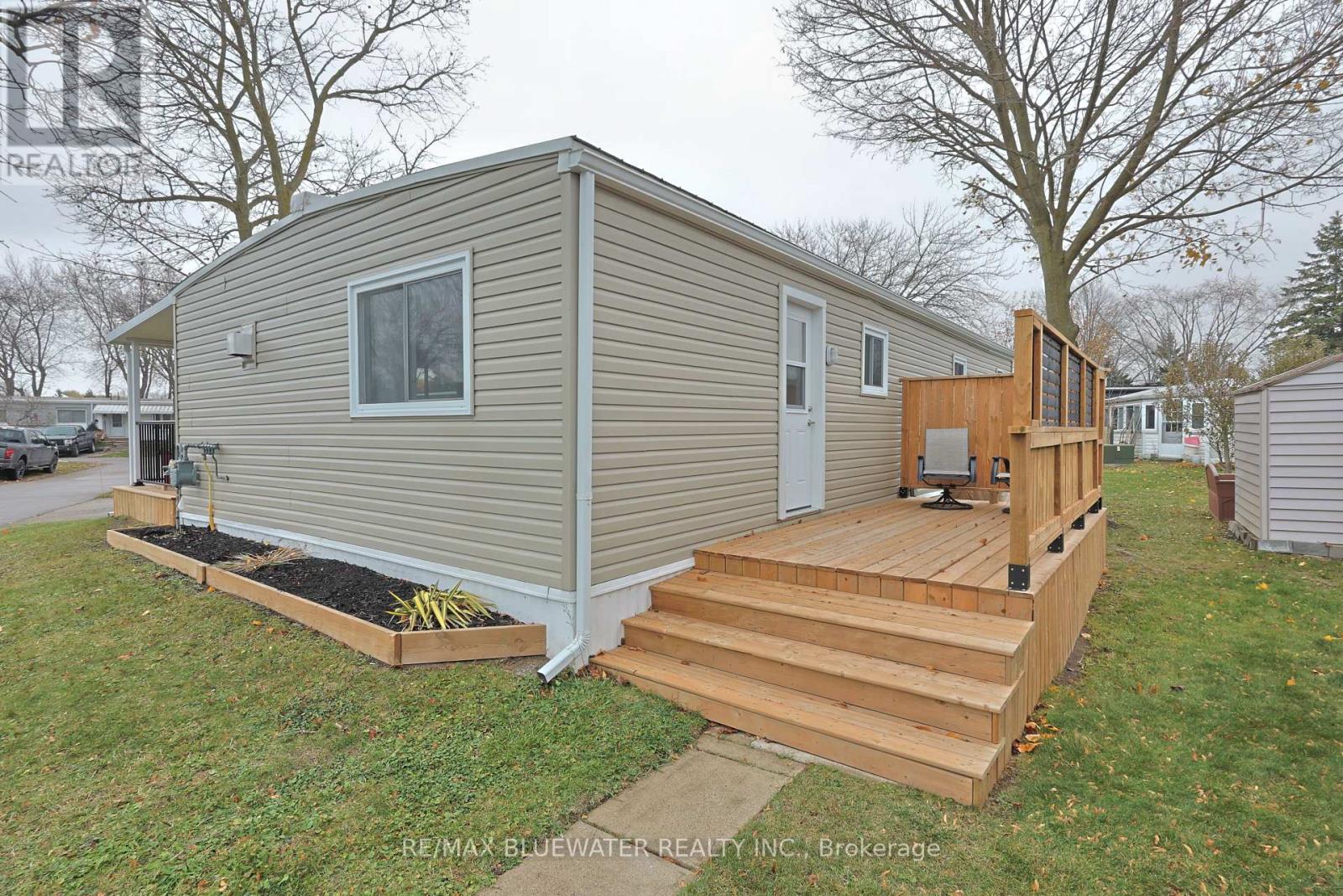 46 St Andrews Place, South Huron, Ontario  N0M 1T0 - Photo 31 - X12566458