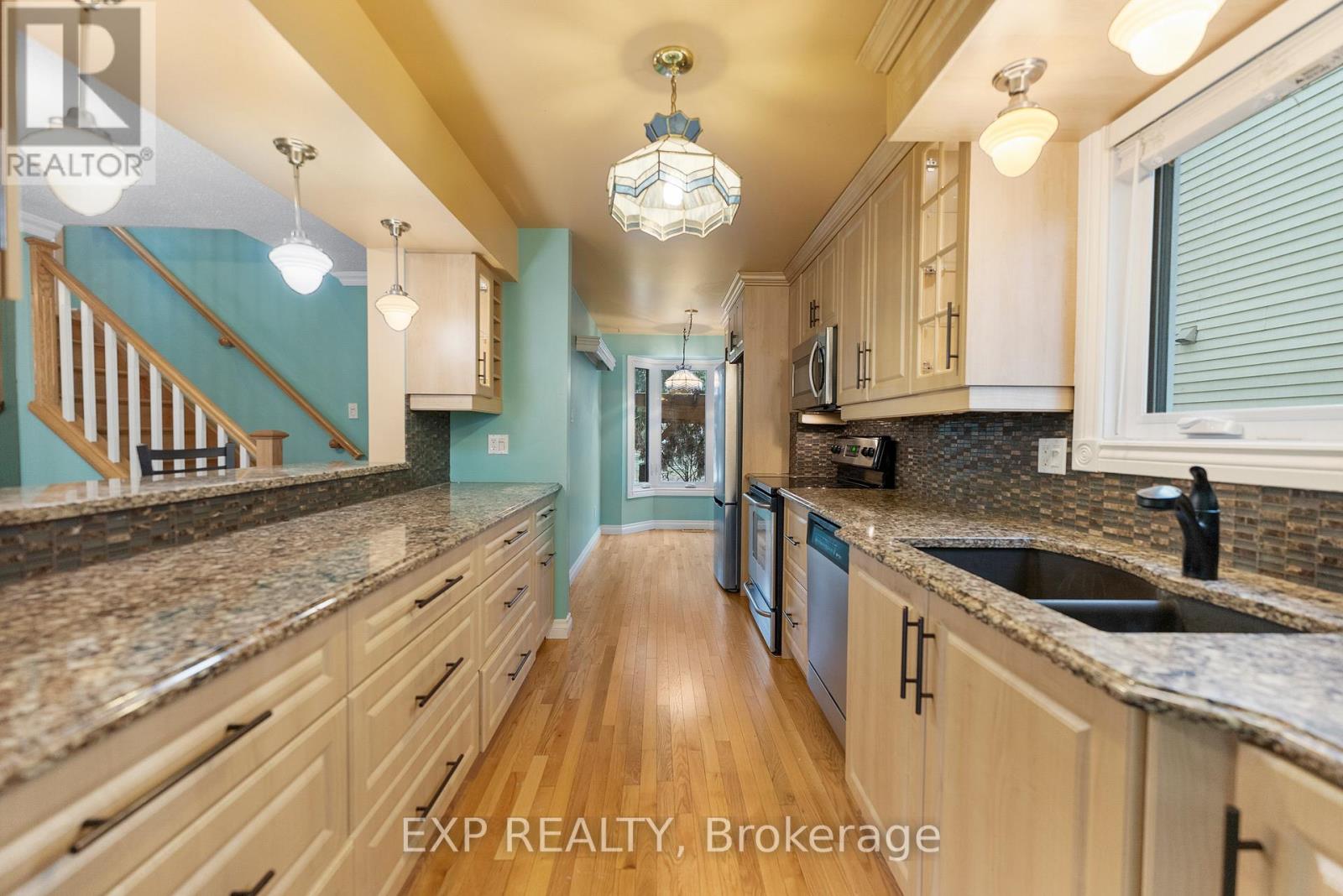 1626 Prestwick Drive, Ottawa, Ontario  K1E 2Y1 - Photo 10 - X12566540