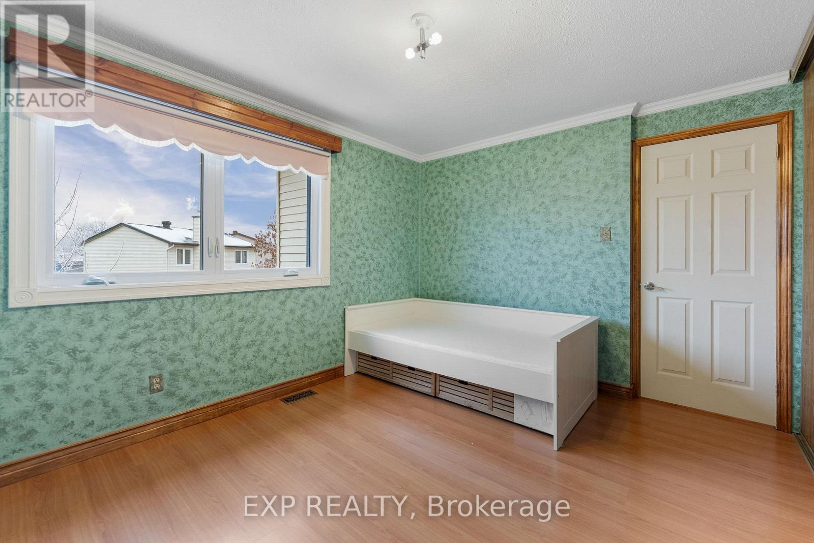 1626 Prestwick Drive, Ottawa, Ontario  K1E 2Y1 - Photo 29 - X12566540