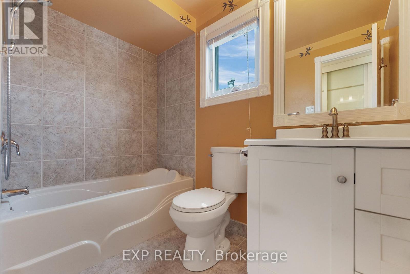 1626 Prestwick Drive, Ottawa, Ontario  K1E 2Y1 - Photo 30 - X12566540