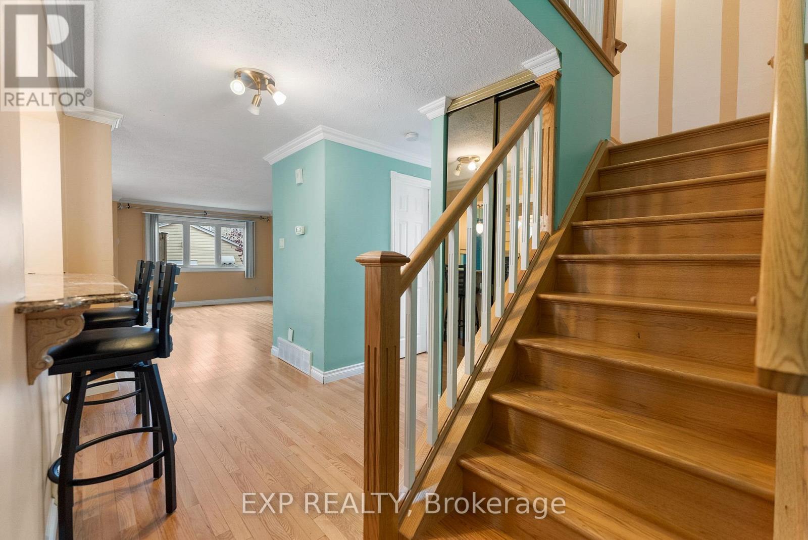 1626 Prestwick Drive, Ottawa, Ontario  K1E 2Y1 - Photo 9 - X12566540