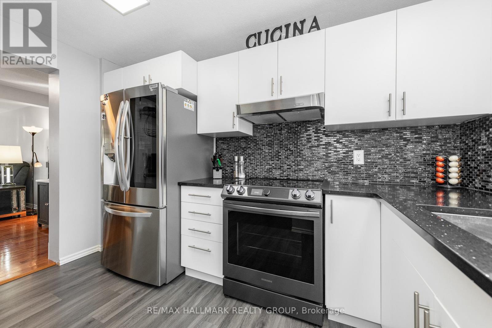 1803 Lamoureux Drive, Ottawa, Ontario  K1E 2H3 - Photo 10 - X12566434