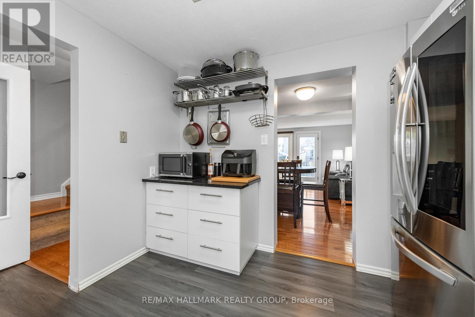 1803 Lamoureux Drive, Ottawa, Ontario  K1E 2H3 - Photo 13 - X12566434