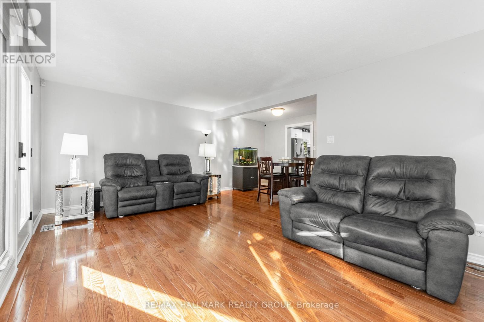 1803 Lamoureux Drive, Ottawa, Ontario  K1E 2H3 - Photo 19 - X12566434