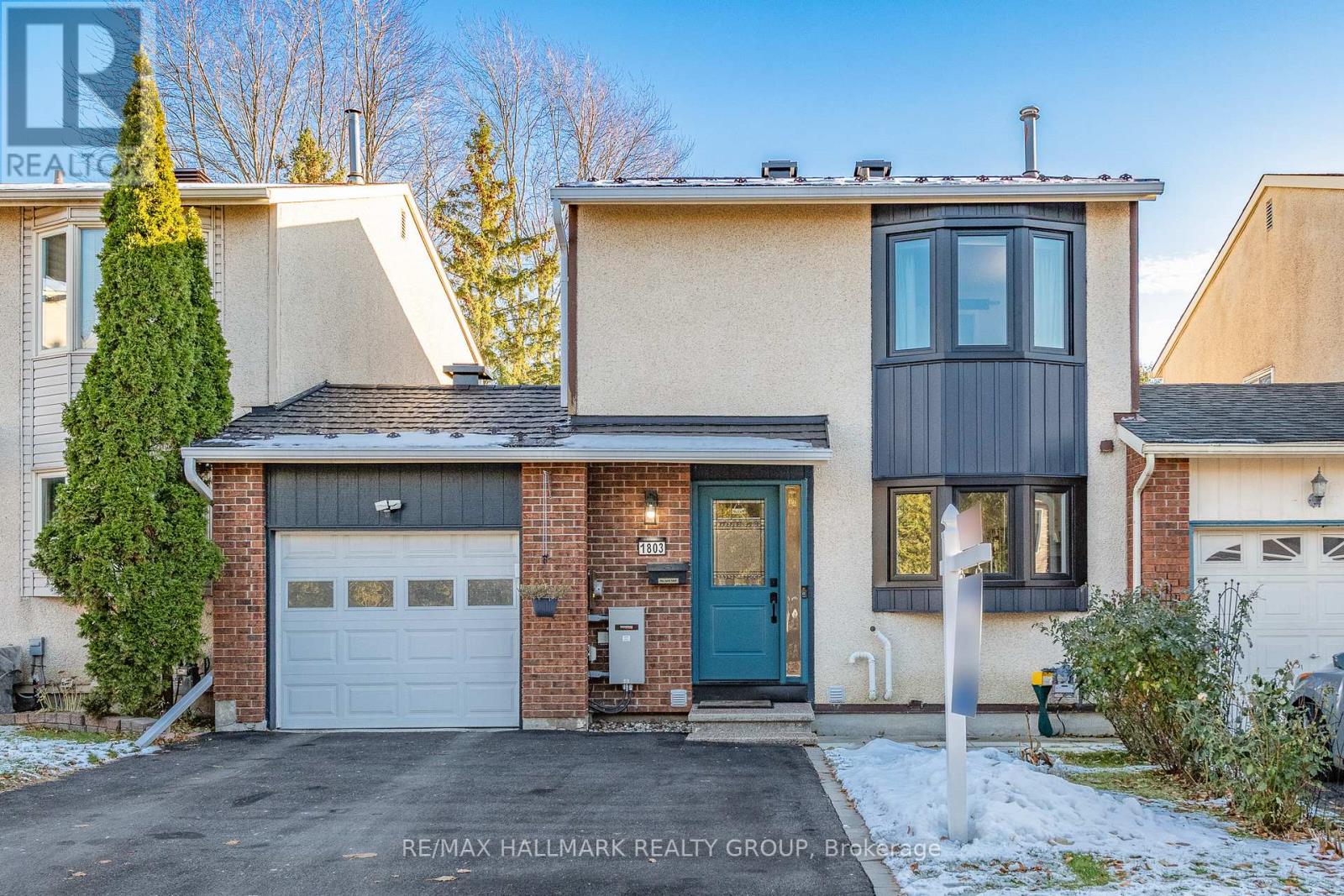 1803 Lamoureux Drive, Ottawa, Ontario  K1E 2H3 - Photo 2 - X12566434
