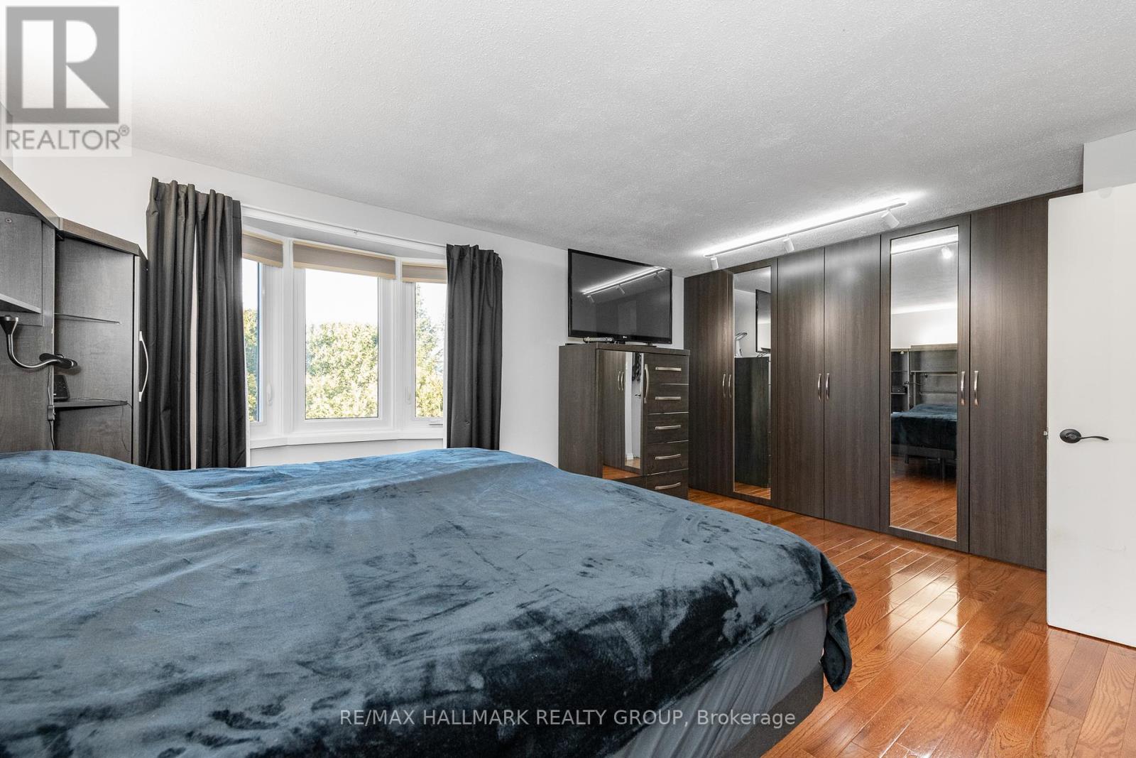 1803 Lamoureux Drive, Ottawa, Ontario  K1E 2H3 - Photo 23 - X12566434