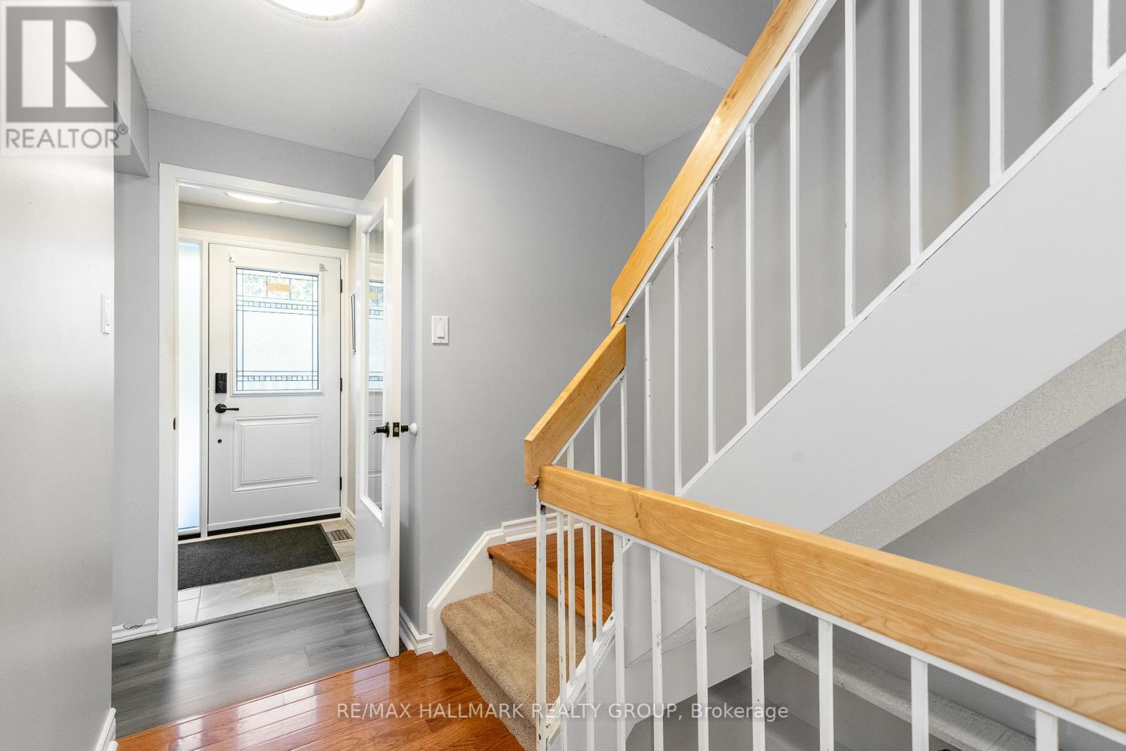 1803 Lamoureux Drive, Ottawa, Ontario  K1E 2H3 - Photo 6 - X12566434