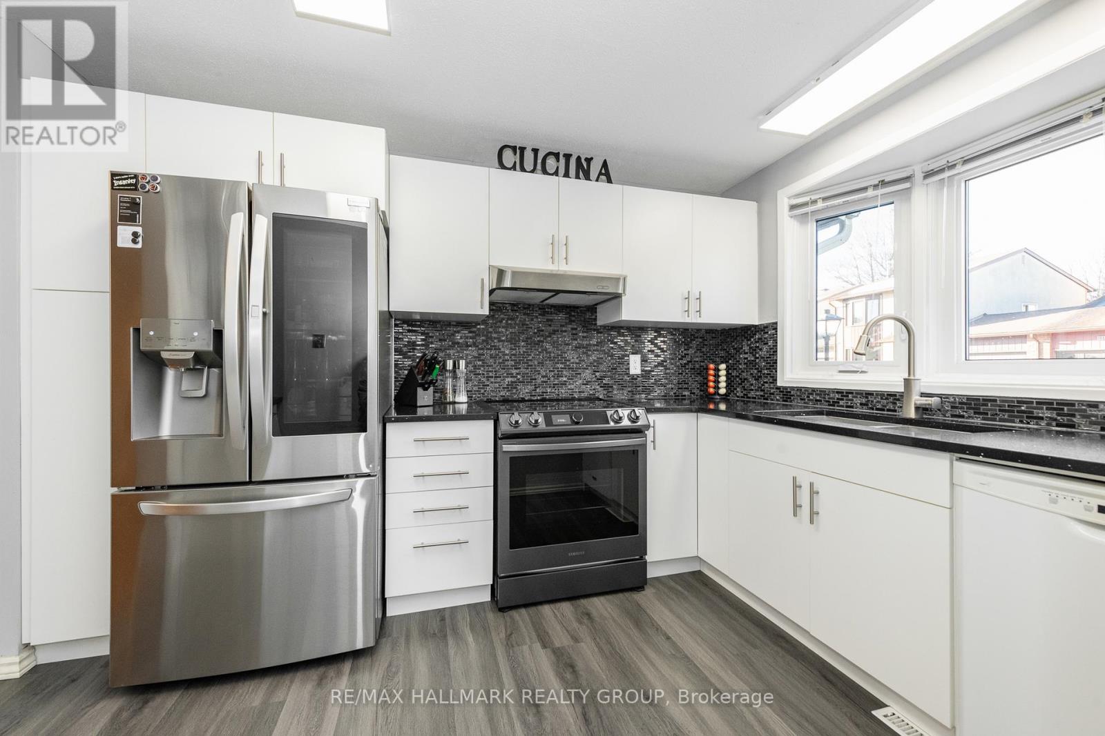 1803 Lamoureux Drive, Ottawa, Ontario  K1E 2H3 - Photo 8 - X12566434