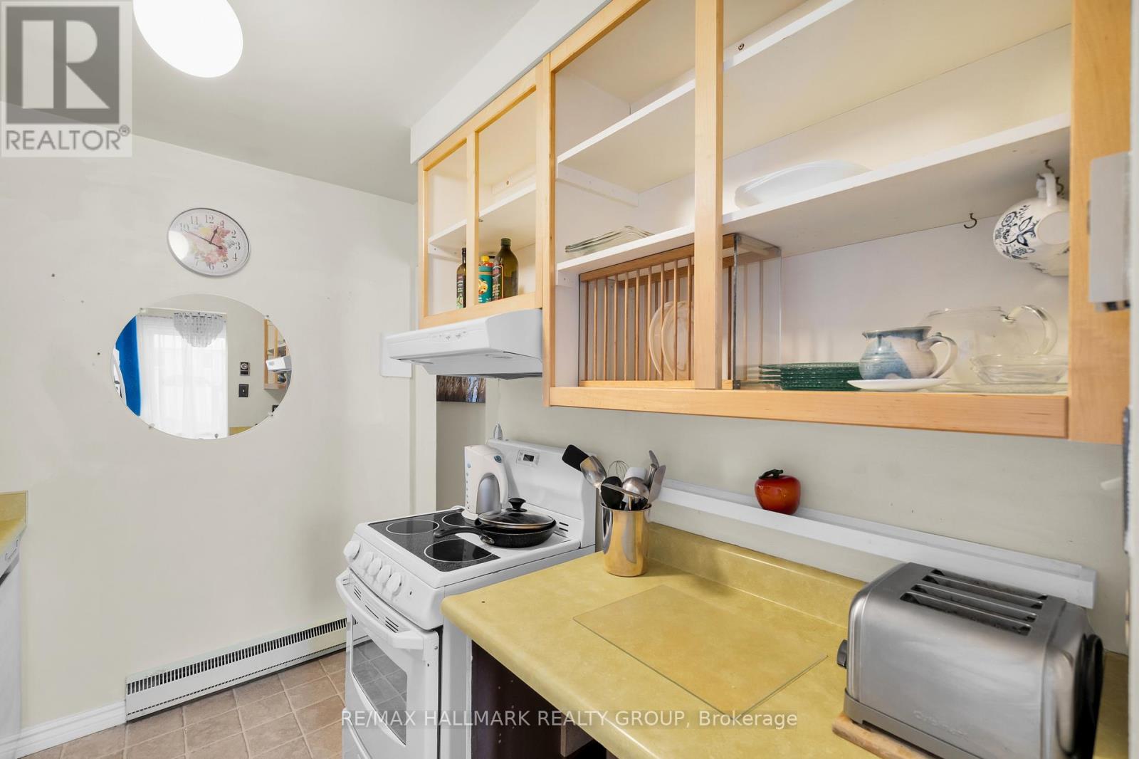 10 Black Forest Lane, Ottawa, Ontario  K2H 5C8 - Photo 18 - X12566520