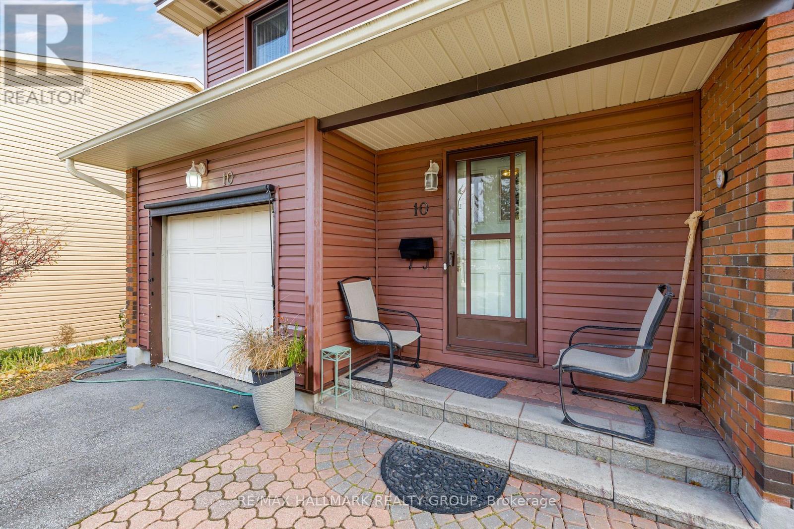 10 Black Forest Lane, Ottawa, Ontario  K2H 5C8 - Photo 3 - X12566520