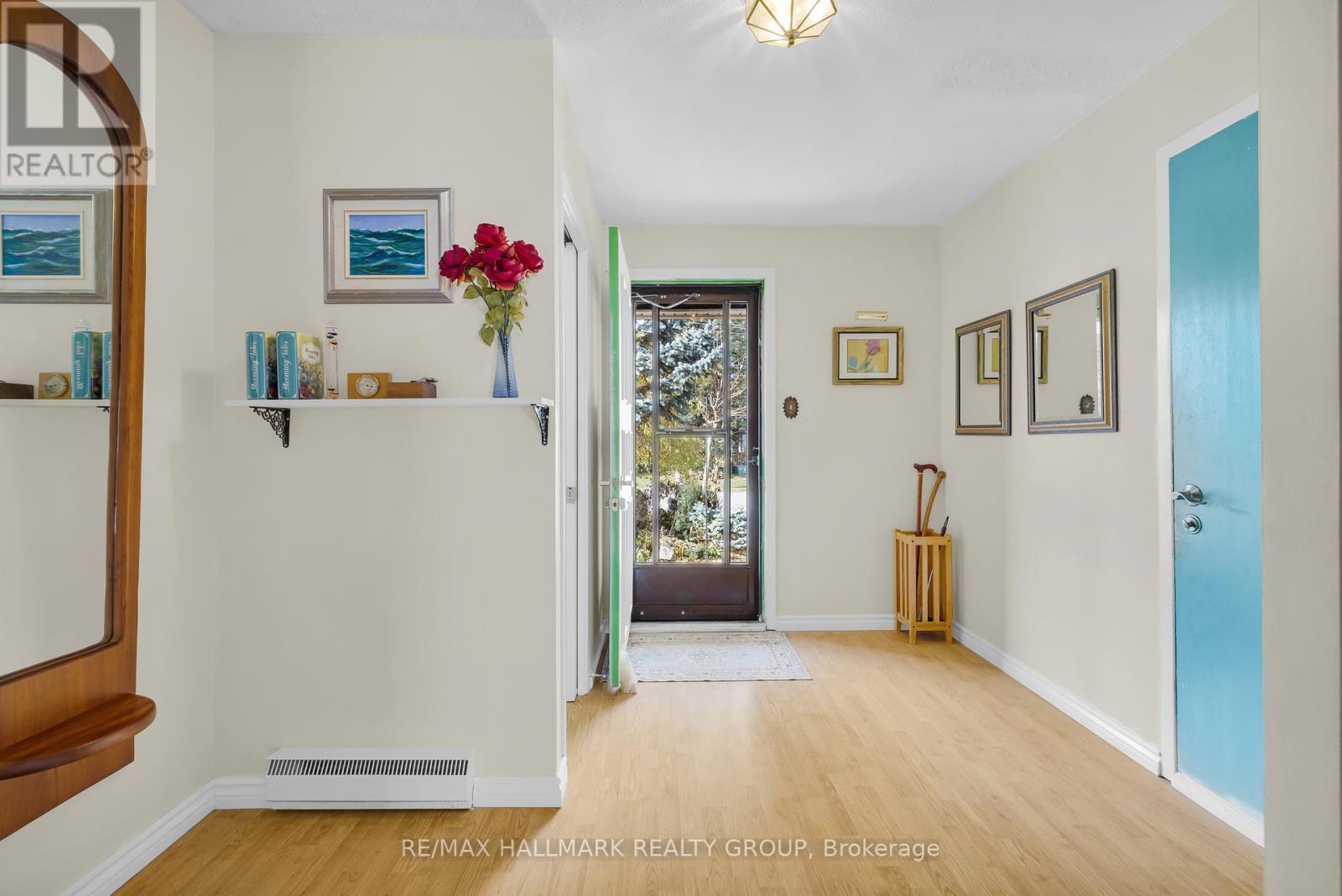 10 Black Forest Lane, Ottawa, Ontario  K2H 5C8 - Photo 5 - X12566520