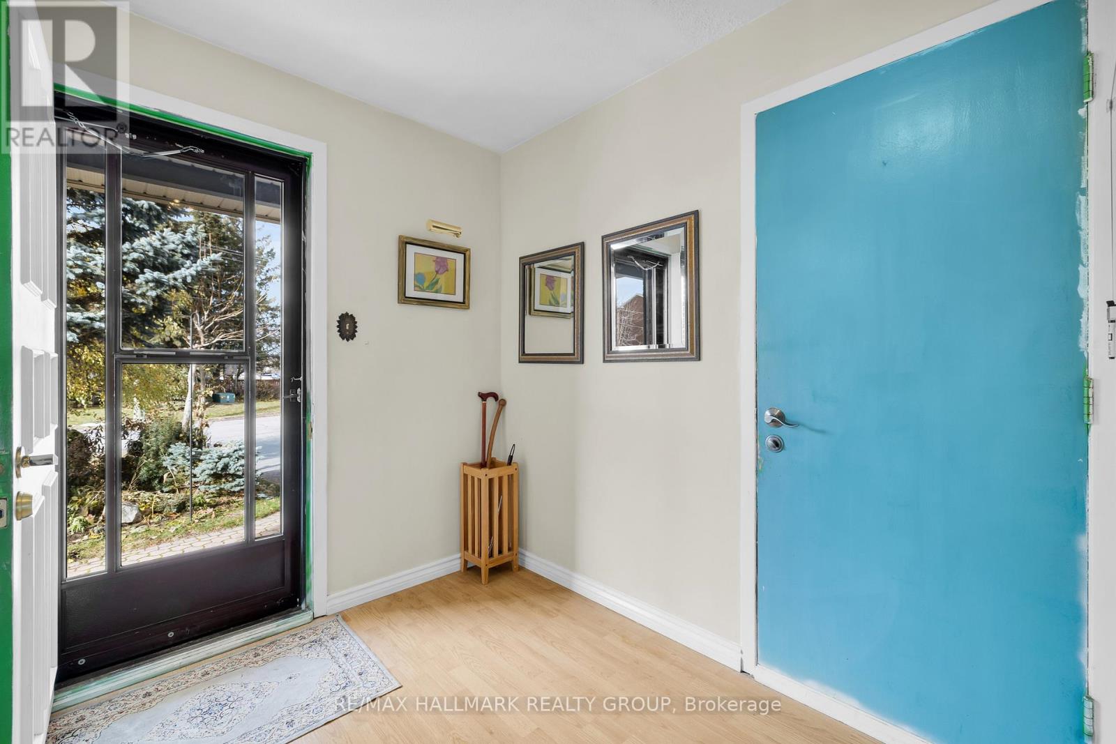 10 Black Forest Lane, Ottawa, Ontario  K2H 5C8 - Photo 6 - X12566520