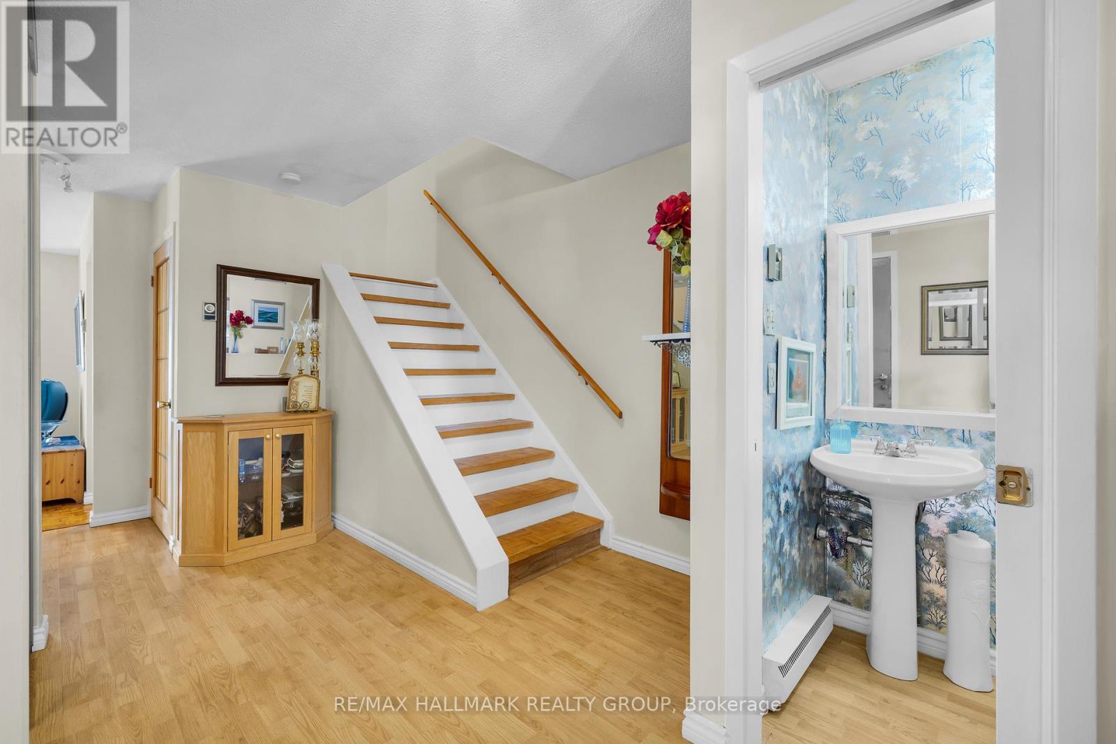 10 Black Forest Lane, Ottawa, Ontario  K2H 5C8 - Photo 7 - X12566520