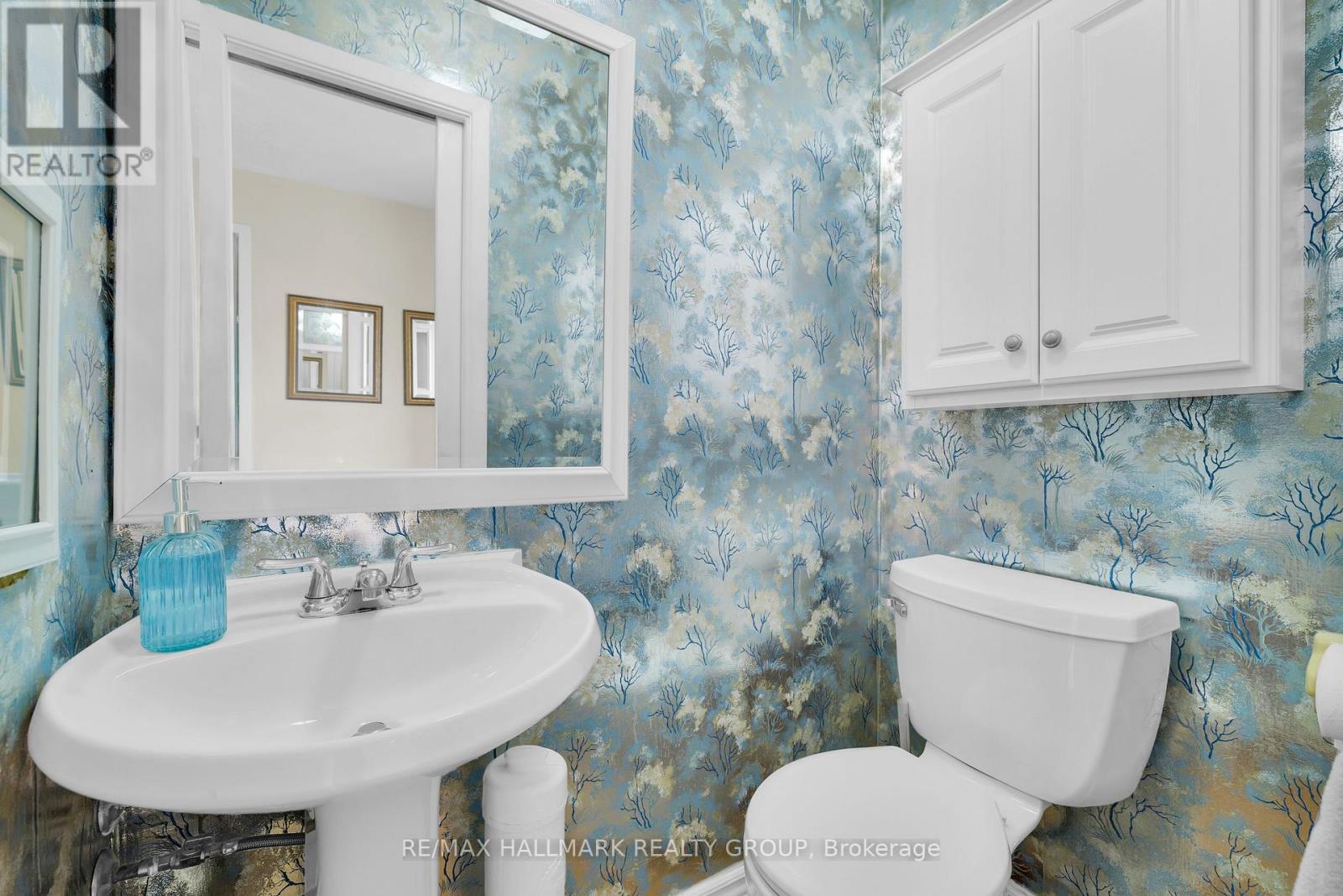 10 Black Forest Lane, Ottawa, Ontario  K2H 5C8 - Photo 8 - X12566520