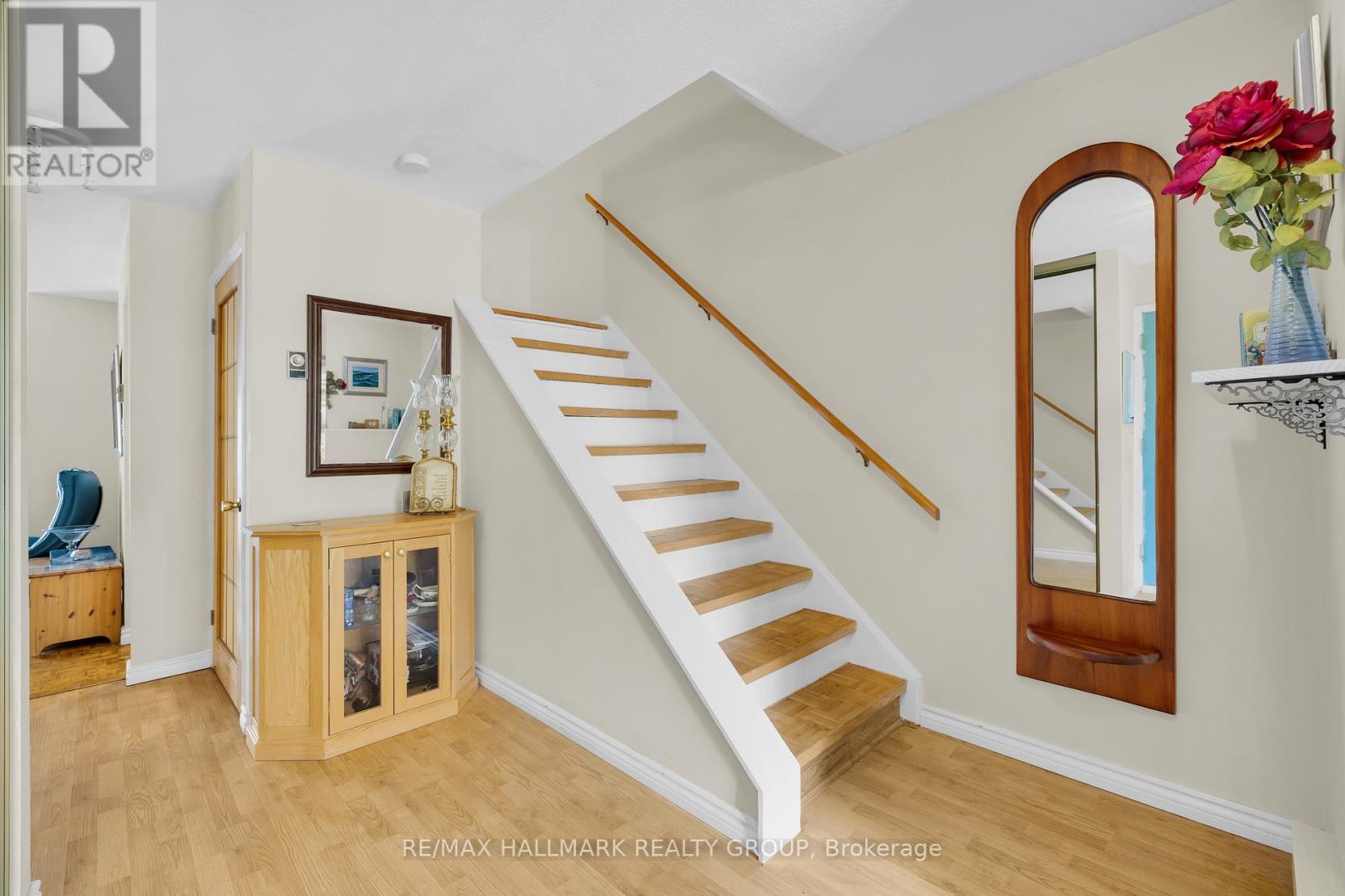 10 Black Forest Lane, Ottawa, Ontario  K2H 5C8 - Photo 9 - X12566520