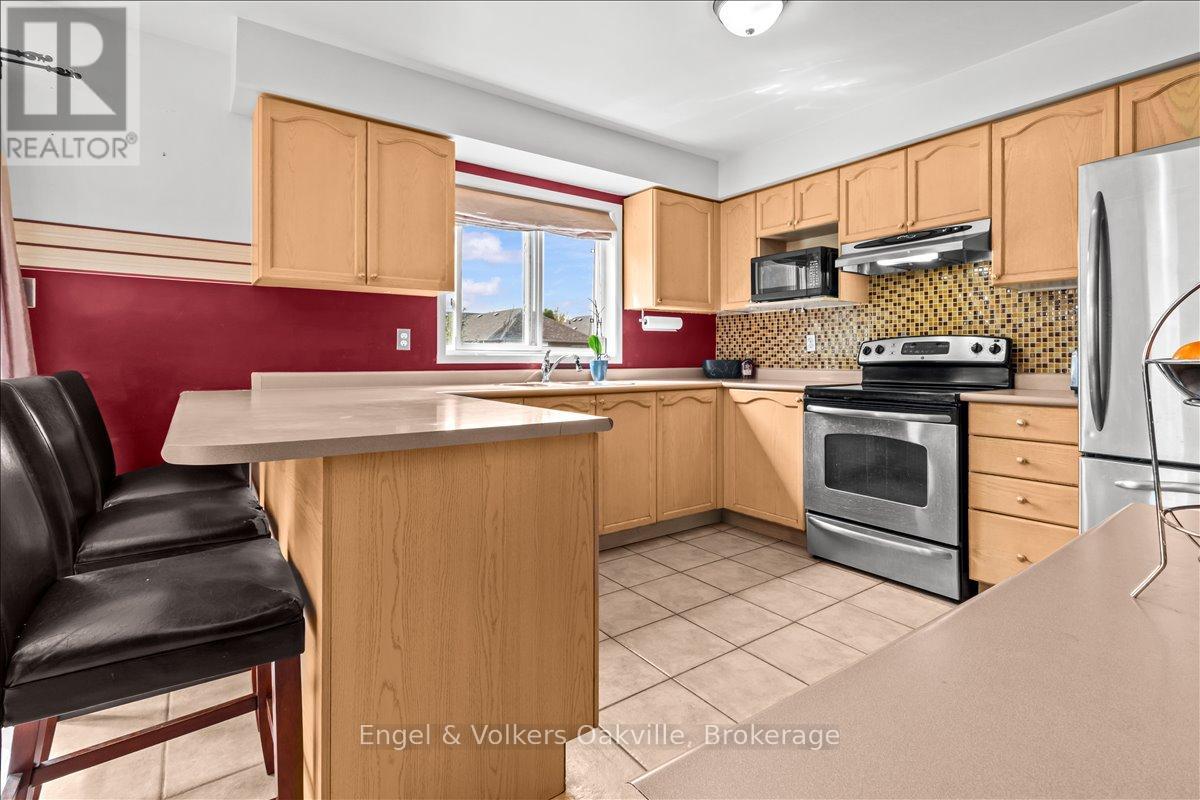 2561 Gill Crescent, Oakville, Ontario  L6H 6R8 - Photo 11 - W12566414