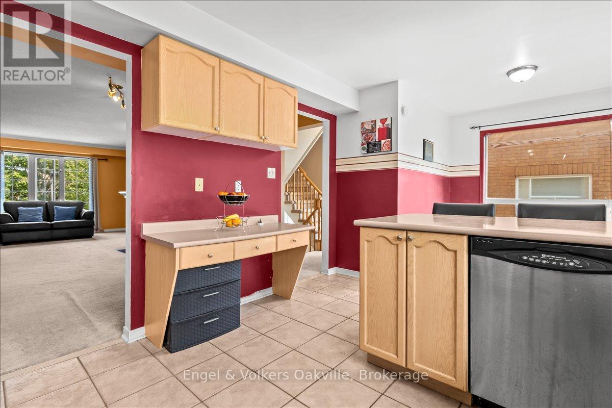 2561 Gill Crescent, Oakville, Ontario  L6H 6R8 - Photo 12 - W12566414