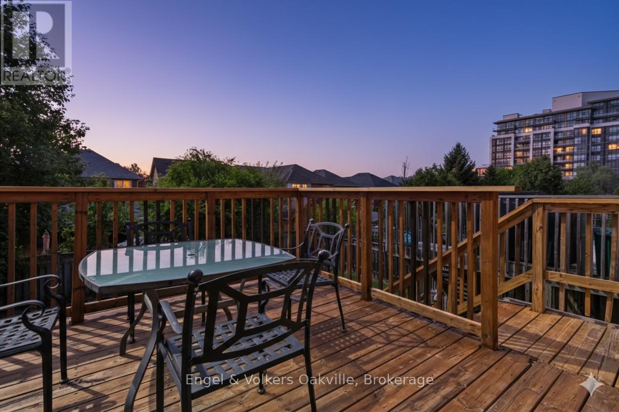 2561 Gill Crescent, Oakville, Ontario  L6H 6R8 - Photo 2 - W12566414