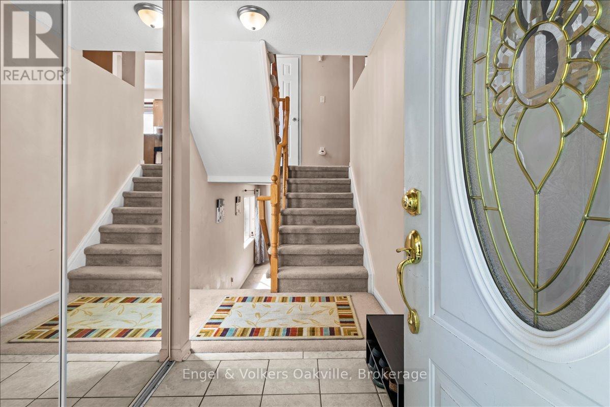 2561 Gill Crescent, Oakville, Ontario  L6H 6R8 - Photo 4 - W12566414