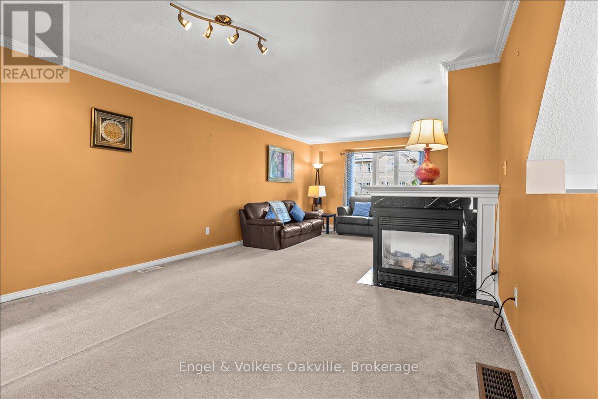 2561 Gill Crescent, Oakville, Ontario  L6H 6R8 - Photo 5 - W12566414