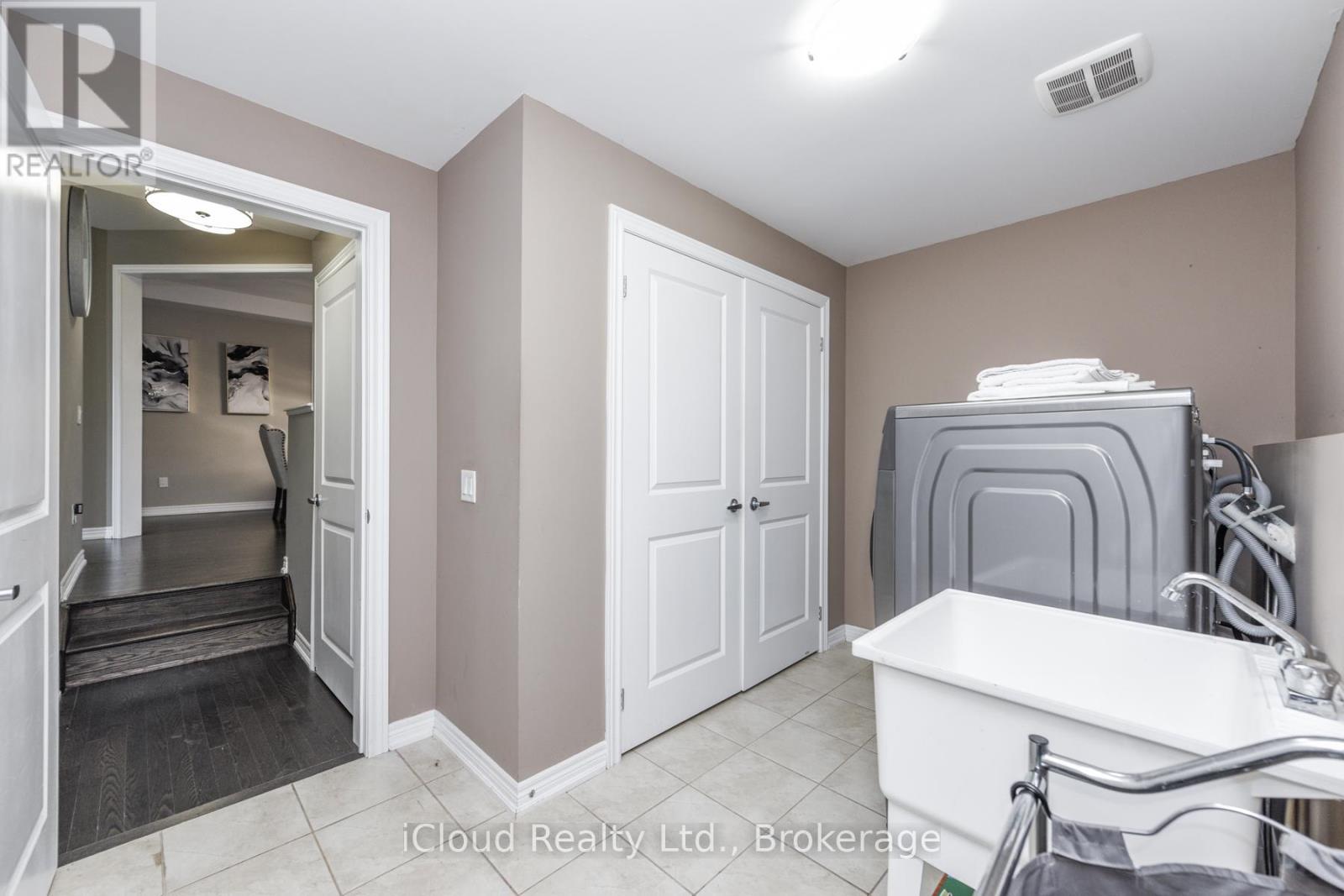 60 Valleyway Drive, Brampton, Ontario  L6X 5G1 - Photo 8 - W12565676