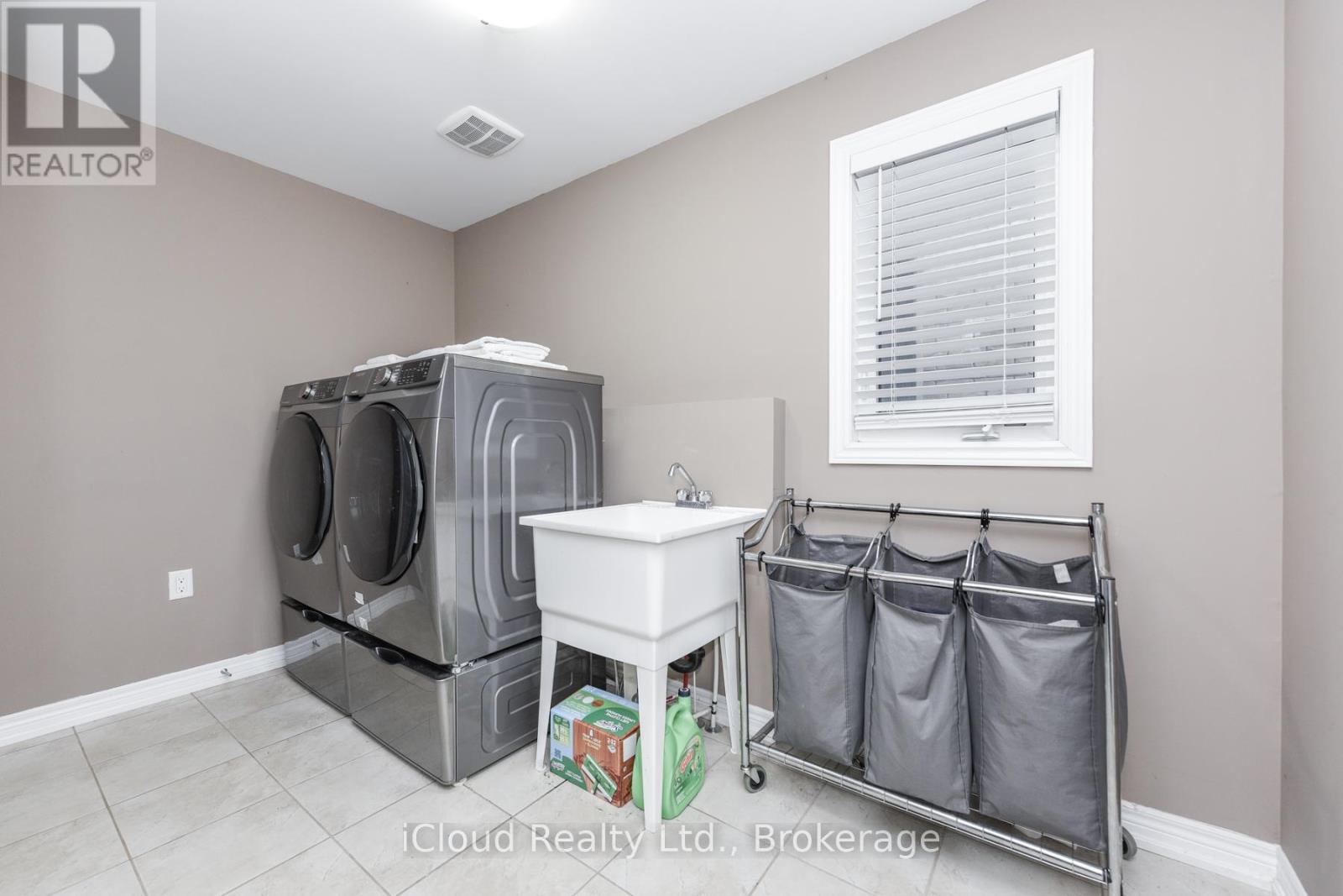 60 Valleyway Drive, Brampton, Ontario  L6X 5G1 - Photo 7 - W12565676